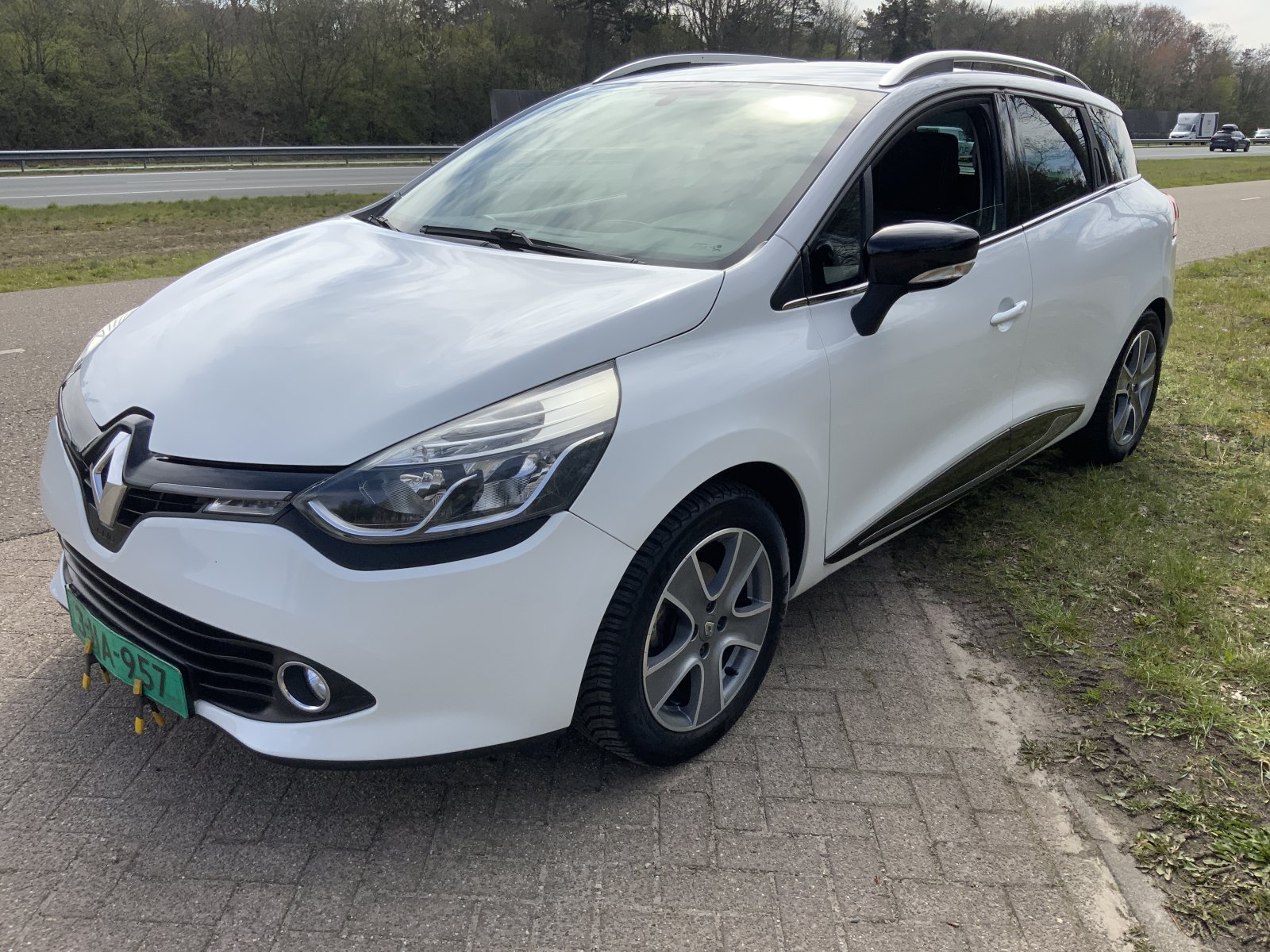 Renault Clio Estate 0.9 TCe Night&Day 2014 - voorkant