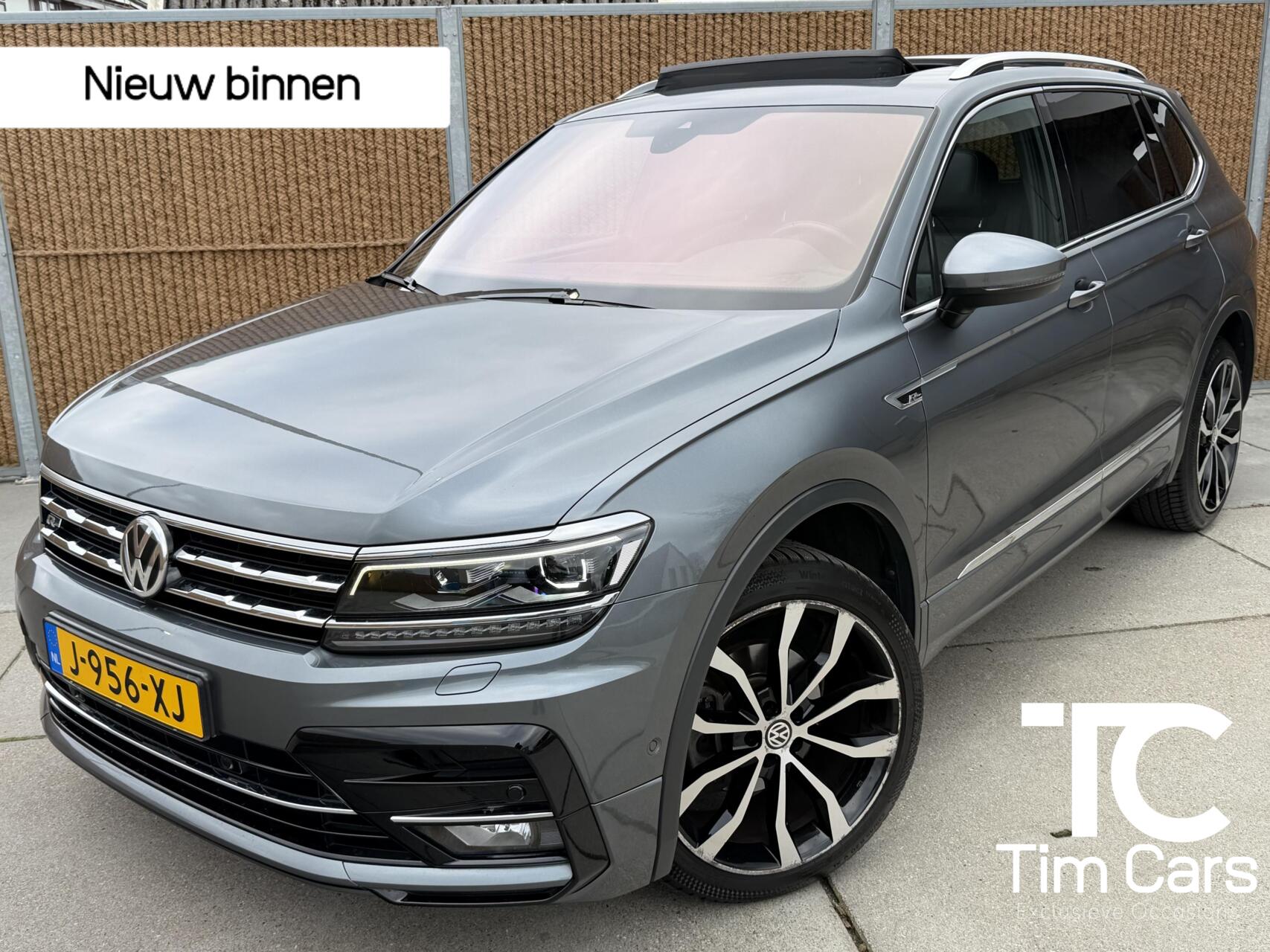 Volkswagen Tiguan 1.5 TSI Highline Business R 7p.| Leren bekleding | Stoelverwarming | LED verlichting | Panoramadak | Adaptieve cruise control | Stoelverwarming | Sportonderstel | Achteruitrijcamera 2020 - voorkant