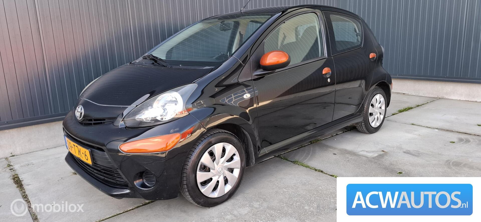 Toyota Toyota Aygo 1.0 VVT-i Comfort Orange 2012 - voorkant
