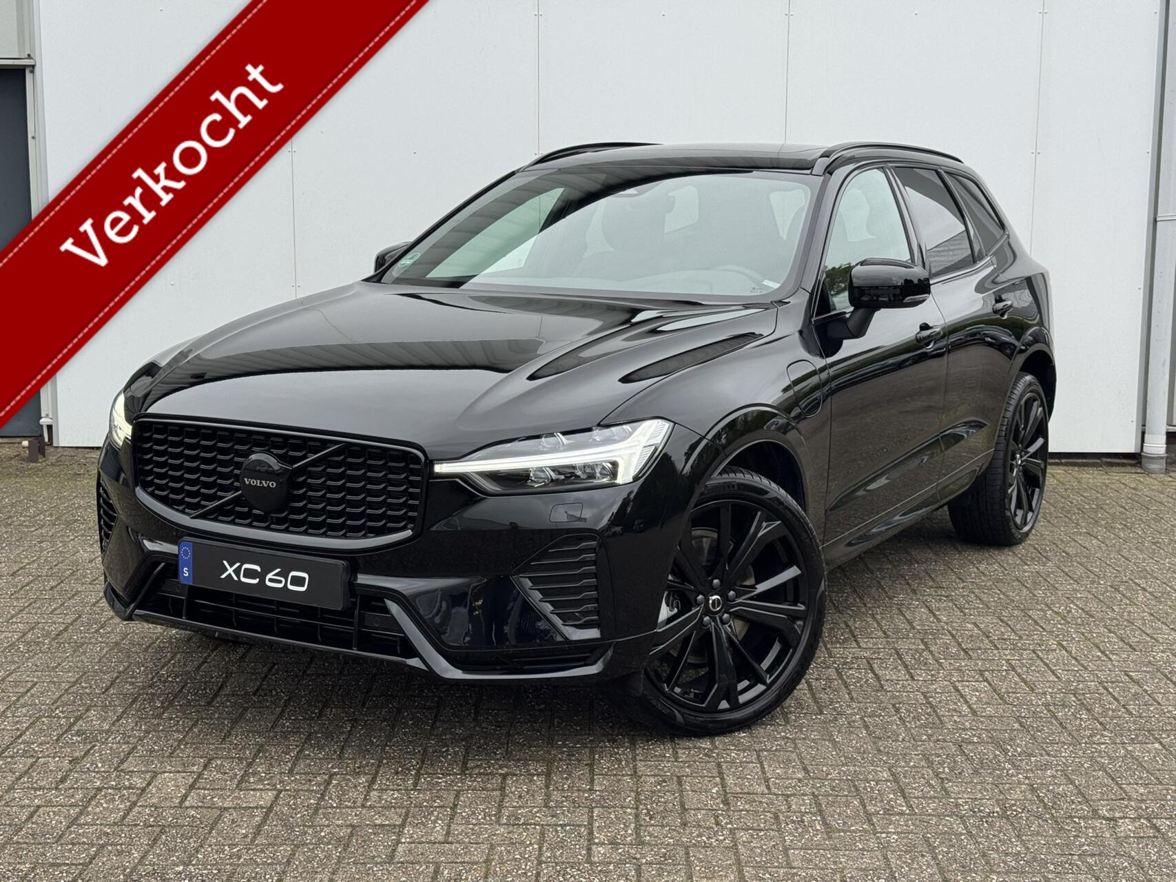 Volvo Xc60 T6 Plug-in hybrid AWD Plus Black Edition|Pano dak | IntelliSafe Surround 2025 - voorkant