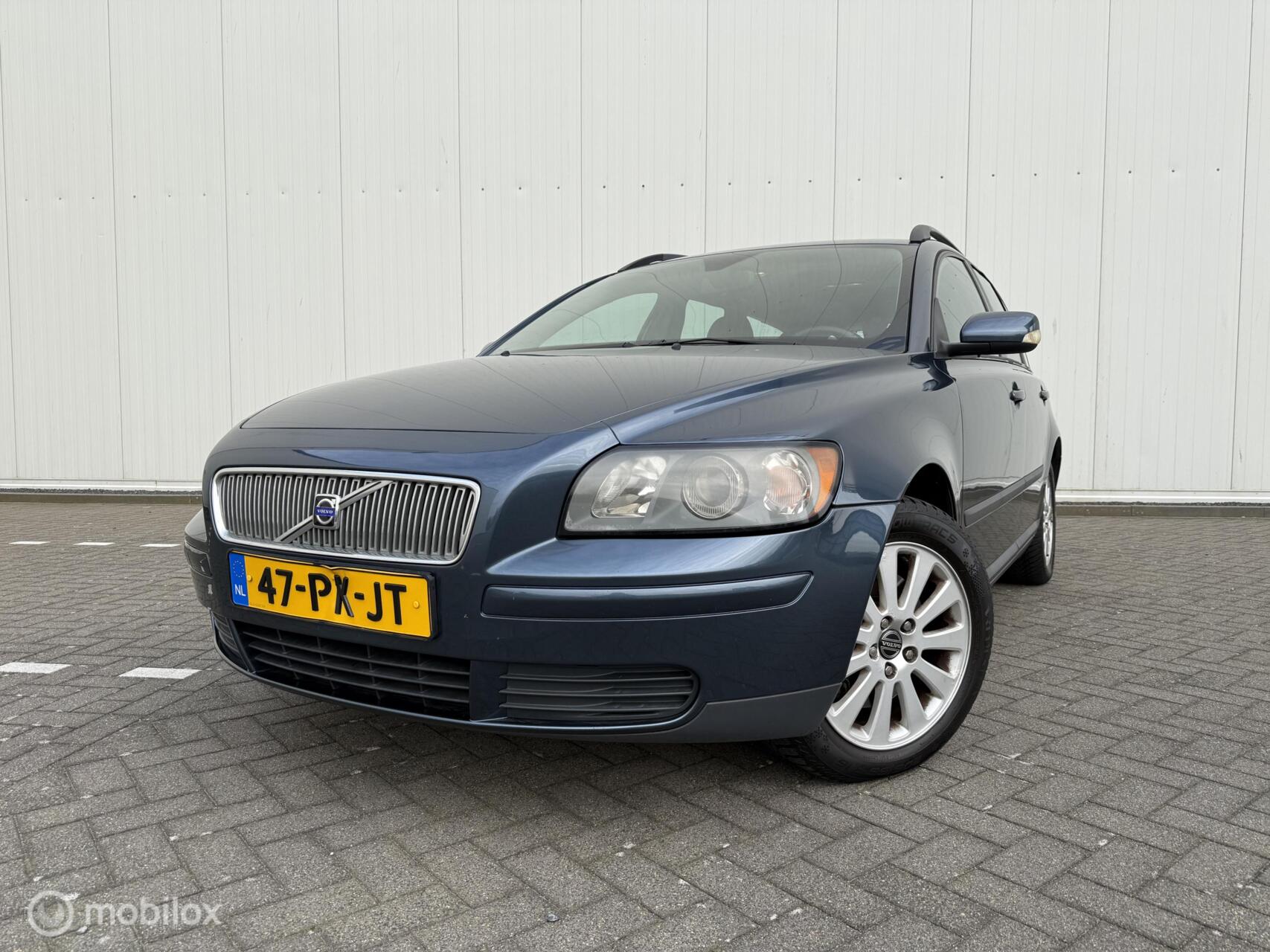 Volvo V50 2.4 Momentum Airco NAP Cruise Onderhoud All season 2004 - voorkant