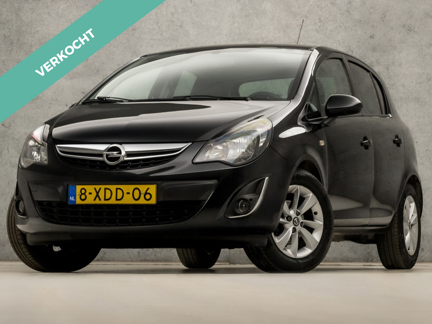 Opel Corsa 1.4-16V Sport 2014 - voorkant