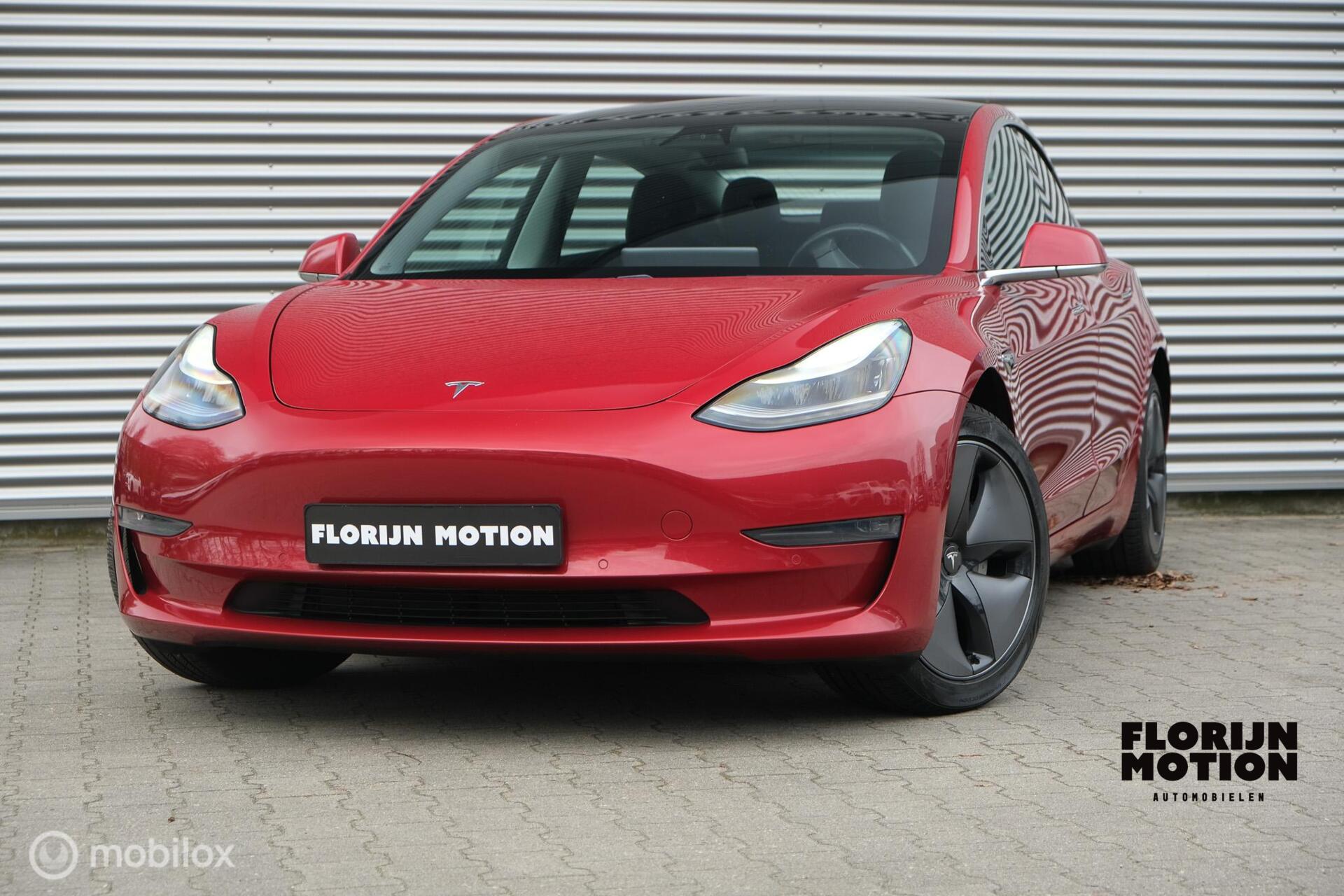 Tesla Model 3 Long Range AWD 75 kWh | Pano | Stoelverwarming voor en achterin | Autopilot | ACC | Keyless | All-seasons | Standkachel | 2019 - voorkant