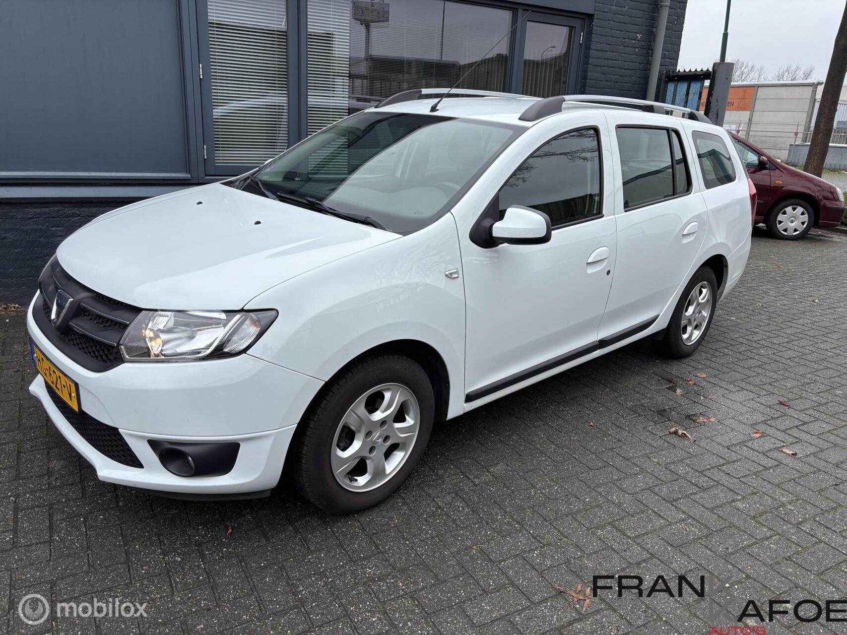 Dacia Logan 0.9 TCe Prestige Airco Navi Bl.tooth LMV PDC Trekhaak 2015 - voorkant