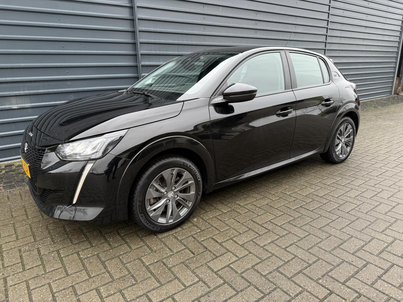 Peugeot 208 EV Active Pack 50 kWh SOH 94% Navi,Cruise,Led, 2023 - voorkant