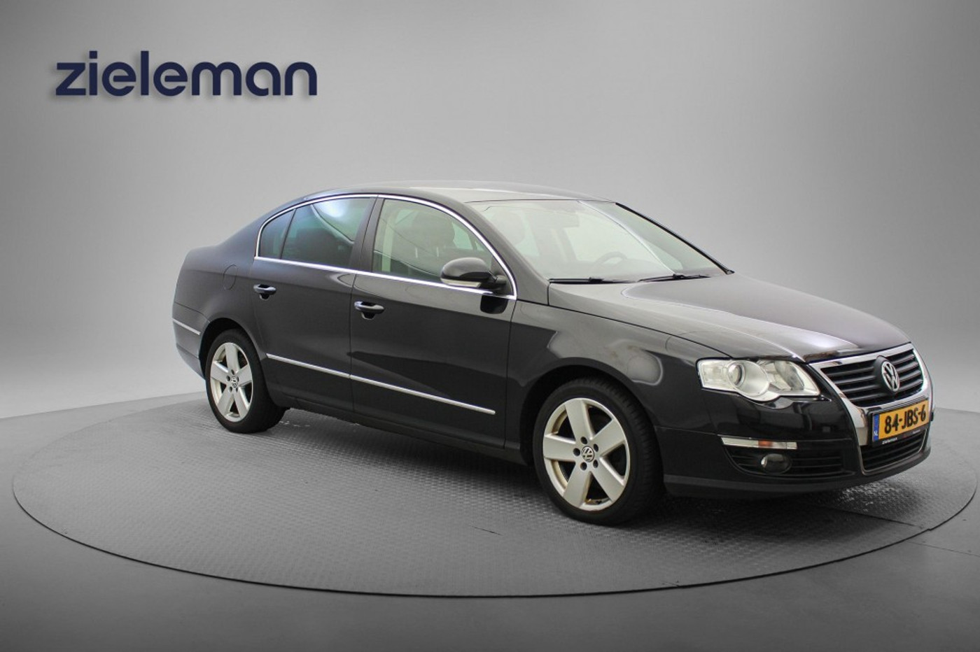 Volkswagen Passat Sedan 2.0 TDI Comfortline - Clima, leer, Stoelverwarming, Trekhaak 2009 - voorkant