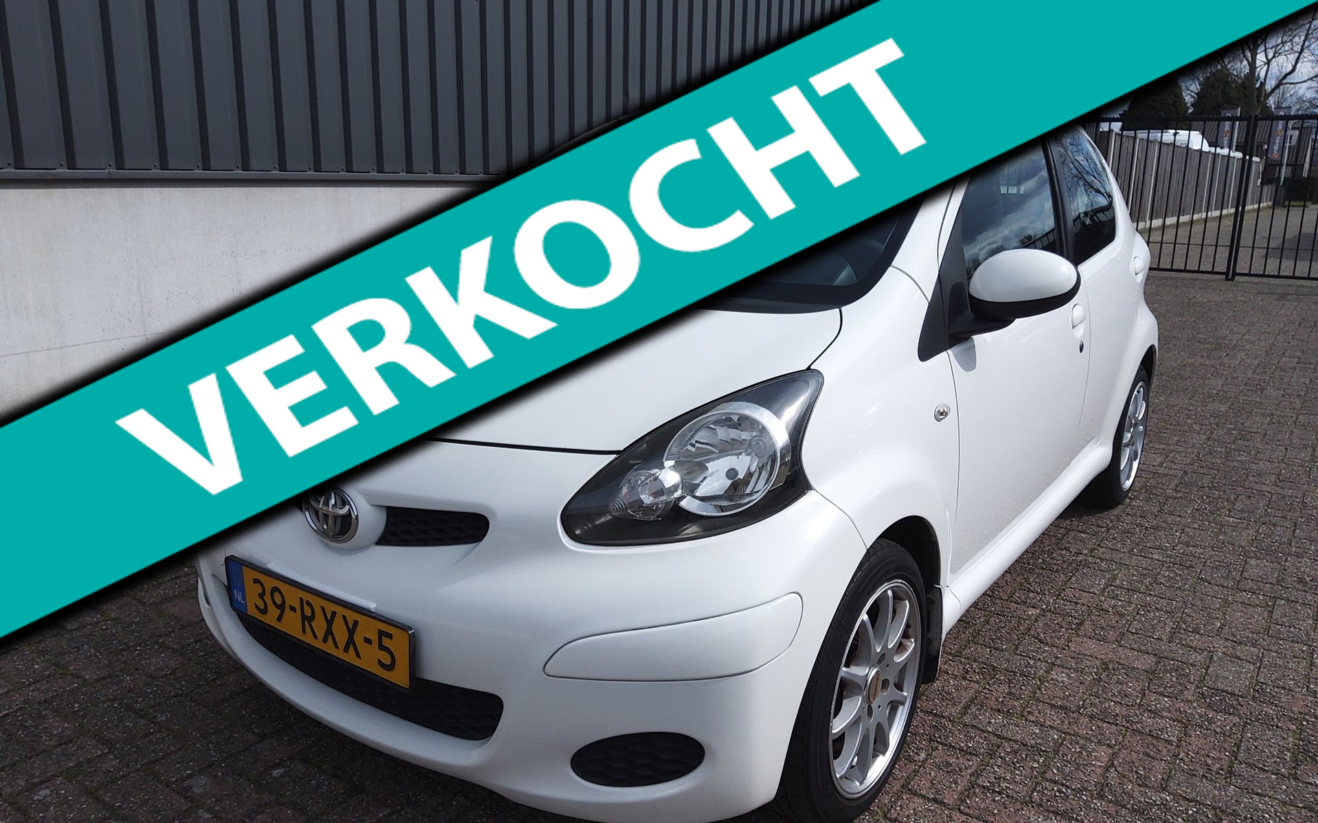 Toyota Toyota Aygo 1.0-12V Comfort Navigator|5DRS-AIRCO|SPORT VLGN® 2011 - voorkant