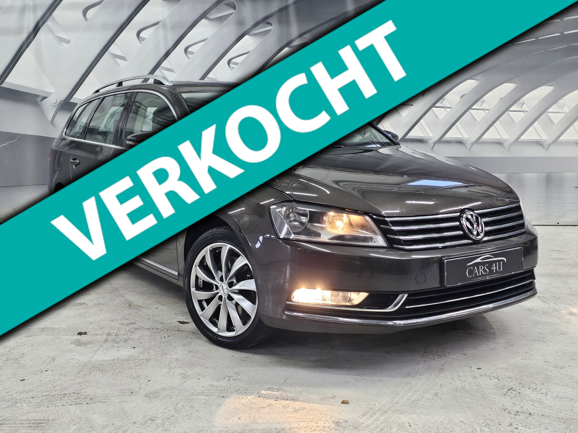 Volkswagen Passat 1.4 TSI Highline BlueMotion half leer 2011 - voorkant