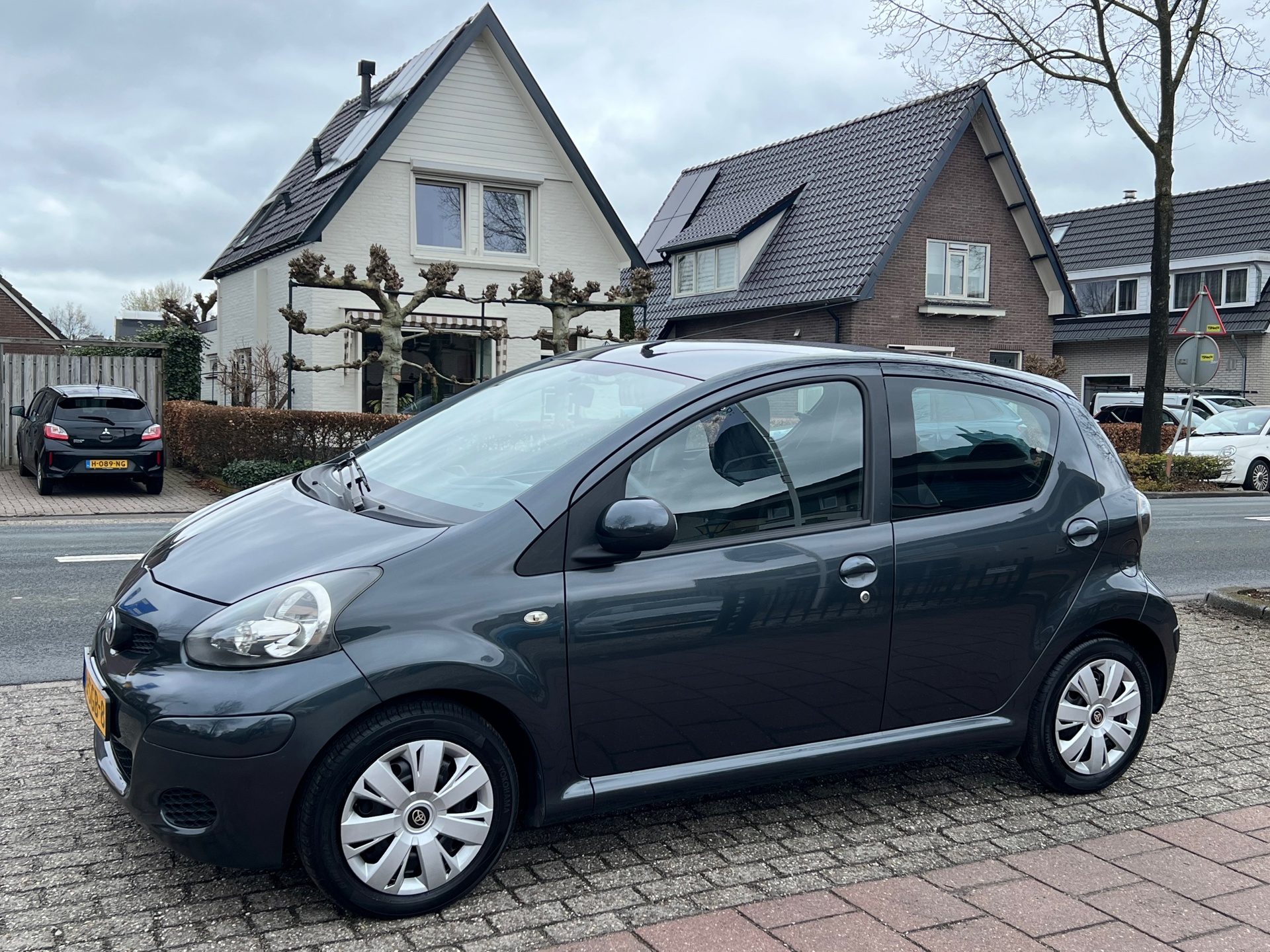 Toyota Toyota Aygo 1.0-12V AUTOMAAT 82.000 km NL-AUTO-NAP 2011 - voorkant