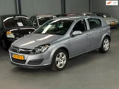 Opel Astra 1.4 Essentia 2005 - voorkant