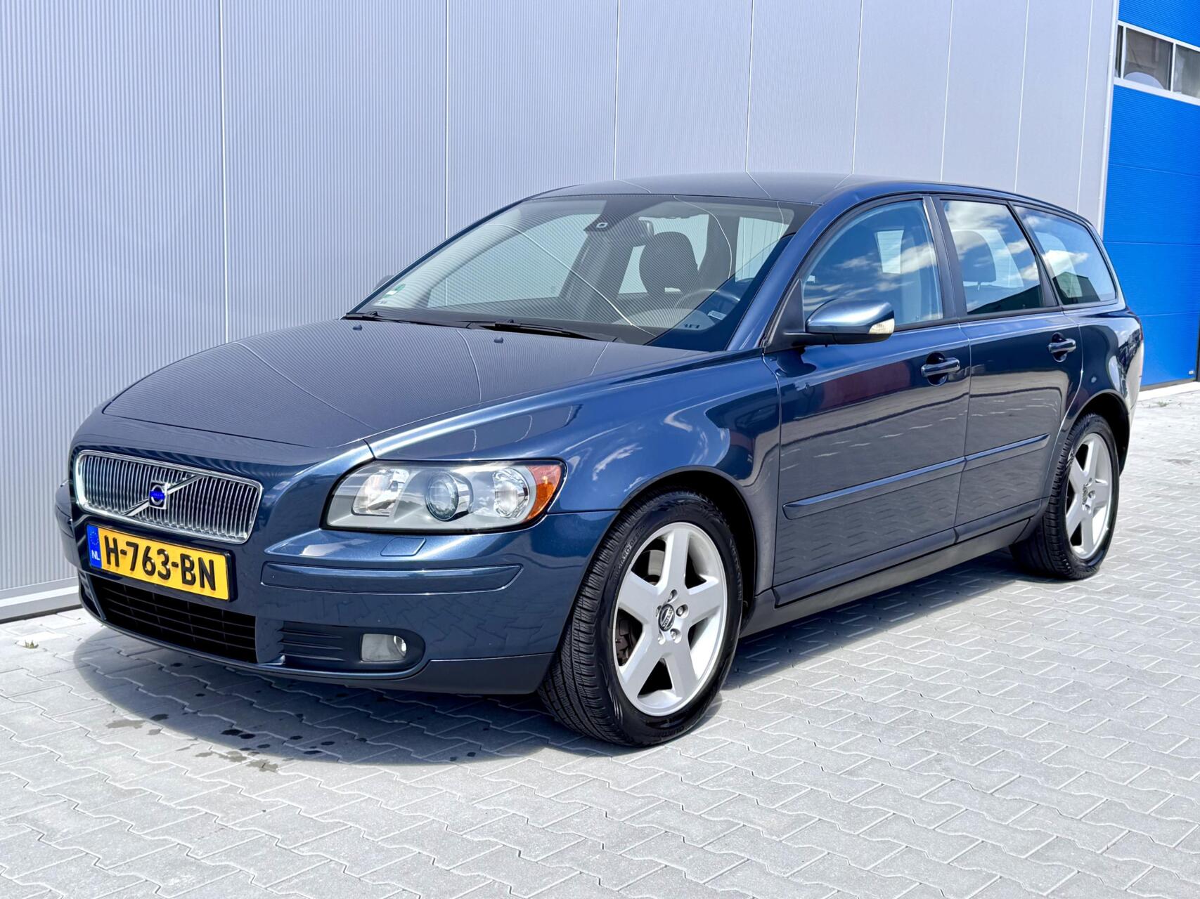 Volvo V50 2.5 T5 Momentum | Nette auto | Airco | Automaat! 2004 - voorkant