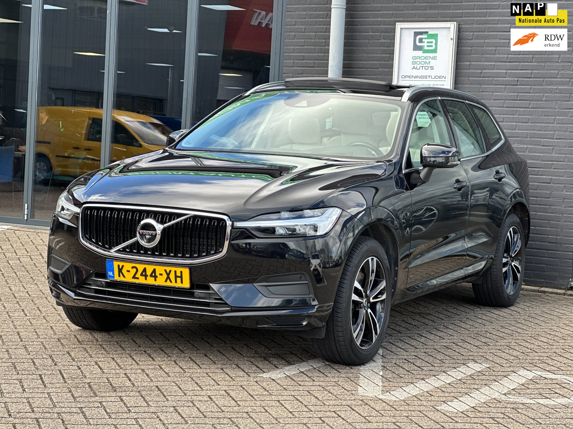 Volvo Xc60 2.0 B5 Momentum Exclusive/1STE EIG/CAMERA/CARPLAY/NL-AUTO NAP!! 2021 - voorkant