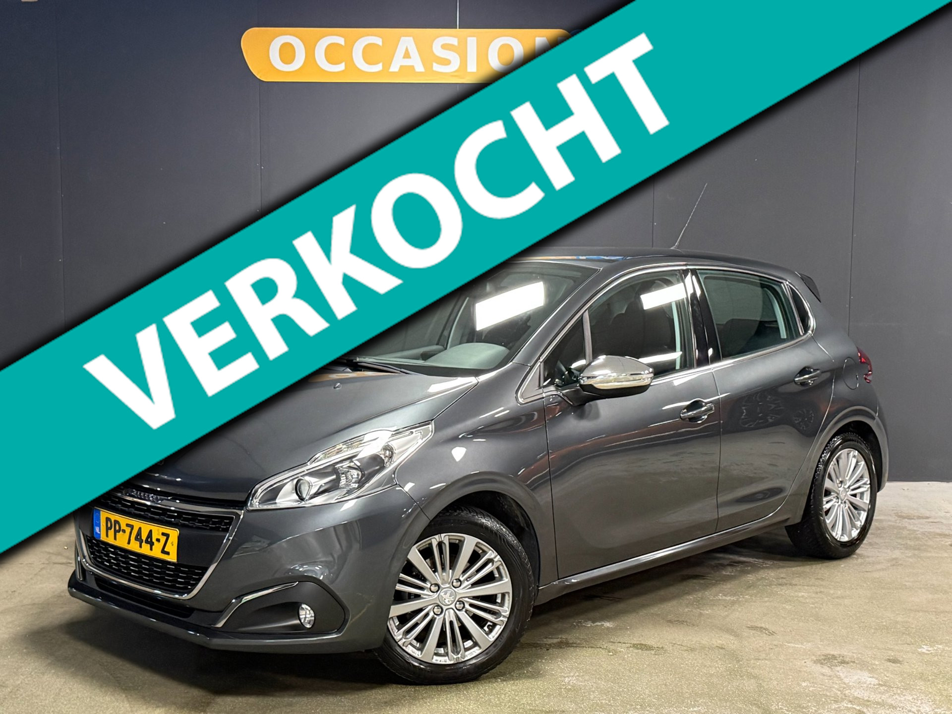 Peugeot 208 1.2 PureTech Blue Lease Executive|CARPLAY|NAVI|CRUISE|BLUETOOTH|NAP|5DRS|16INCH| 2017 - voorkant