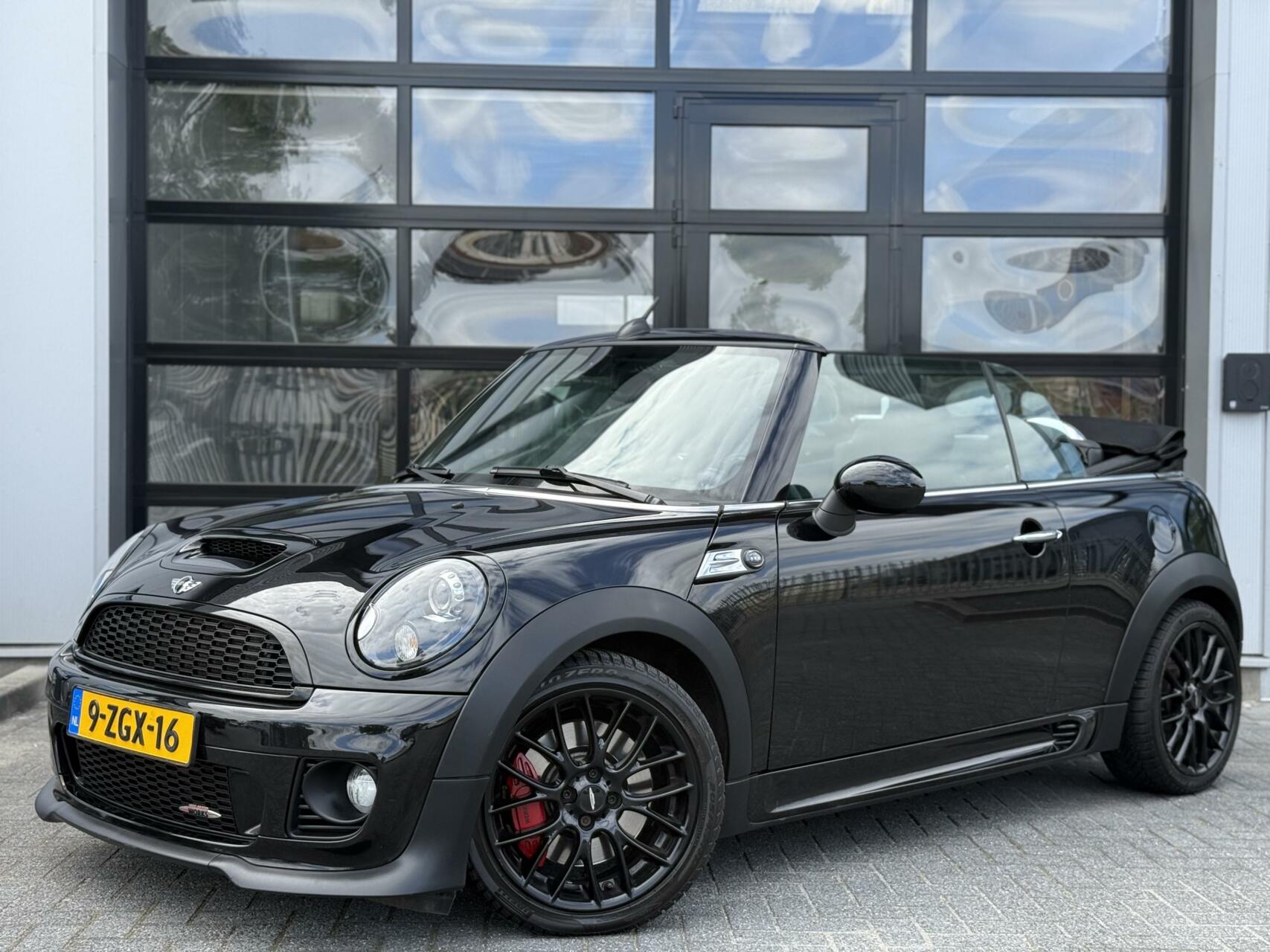 Foto van MINI JOHN COOPER WORKS CABRIO