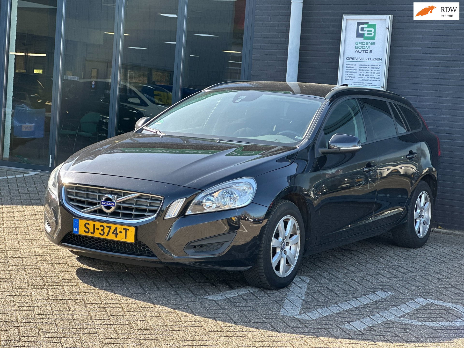 Volvo V60 1.6 D2 Kinetic/NAVI/AIRCO/STOELVERWARMING/NETTE STAAT!! 2013 - voorkant