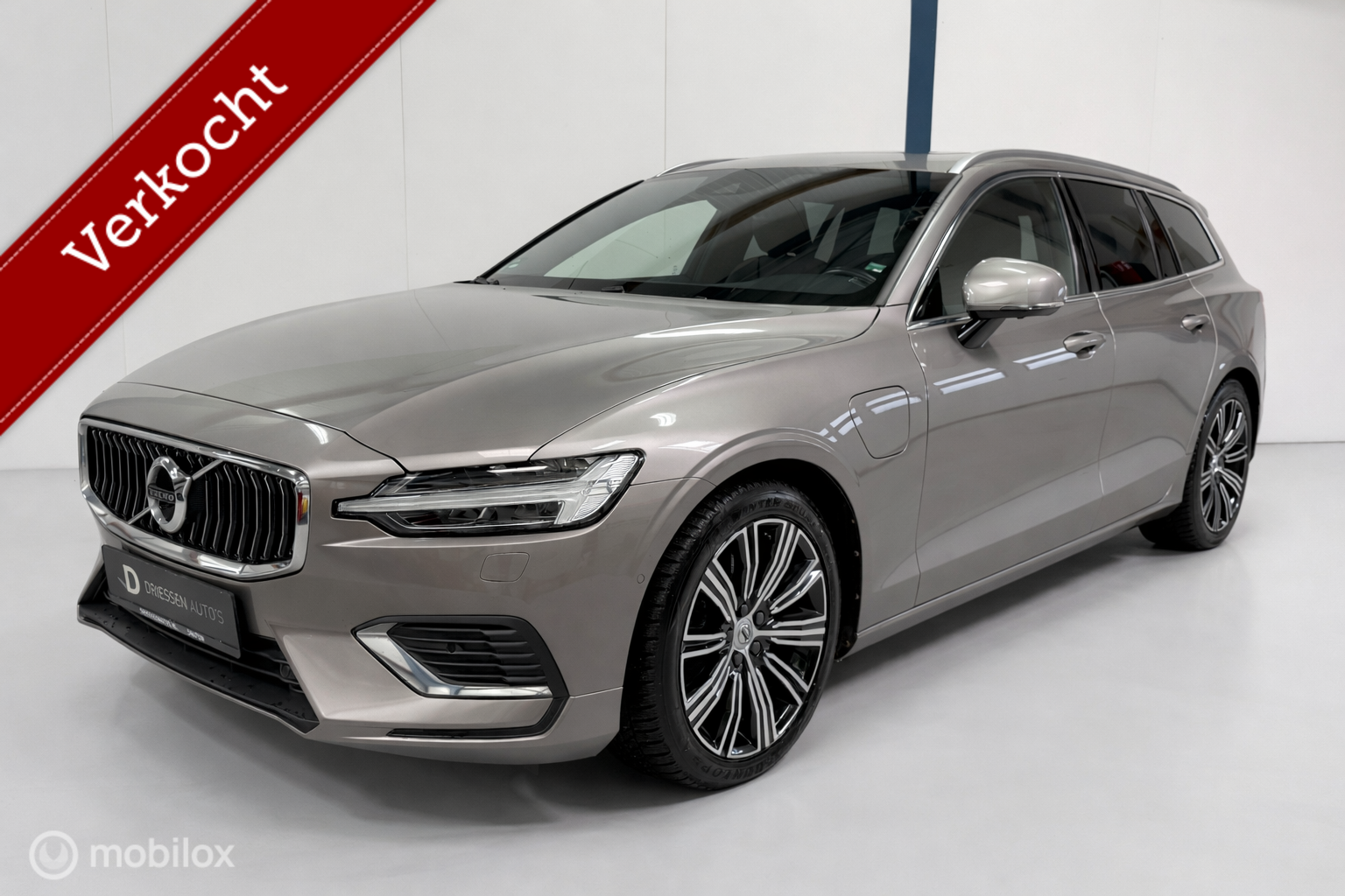 Volvo V60 2.0 T8 Twin Engine AWD Inscription PANO 2020 - voorkant
