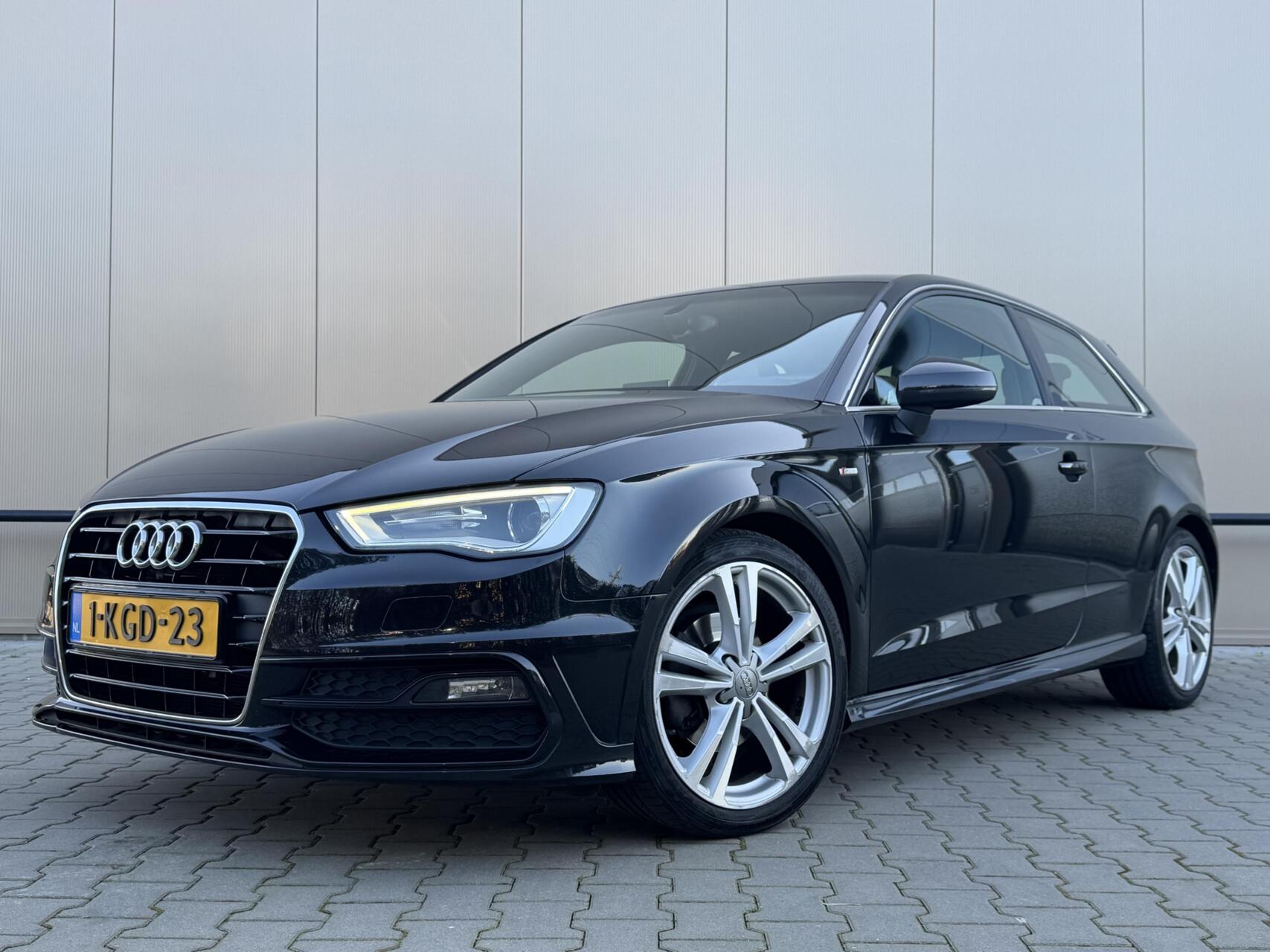 Audi A3 2.0TDI 150pk S-line |1e eigenaar|B&O|18"|Leder/alcantara|Dealeronderhouden 2013 - voorkant