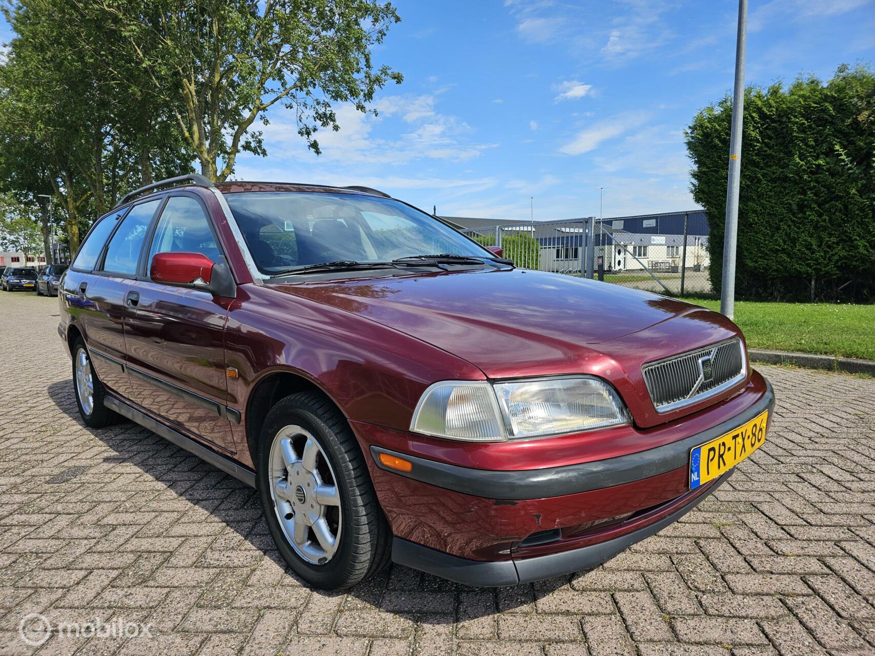 Volvo V40 2.0 Luxury Automaat Eerste Eigenaar 1996 - voorkant