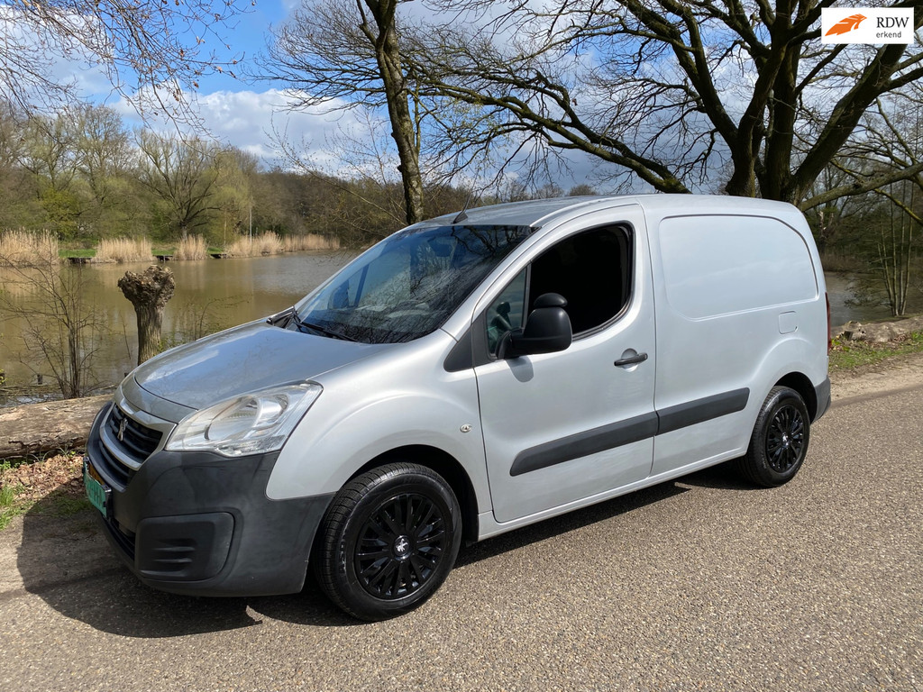 Foto van Peugeot Partner