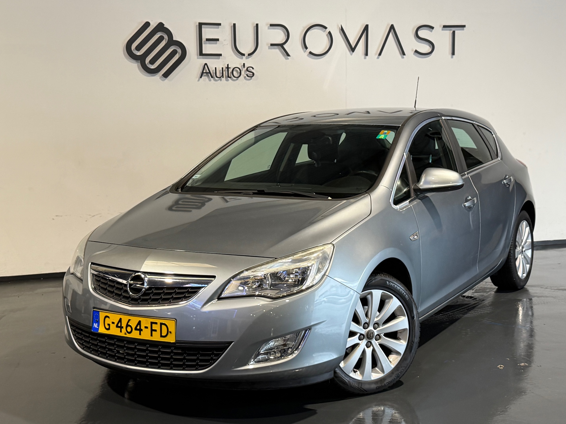 Opel Astra 1.4 Turbo Anniversary Edition Automaat  Nieuw apk  Airco  Nete auto 2012 - voorkant