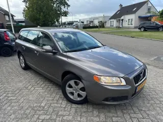 Volvo V70 2.4D Momentum 2008 - voorkant