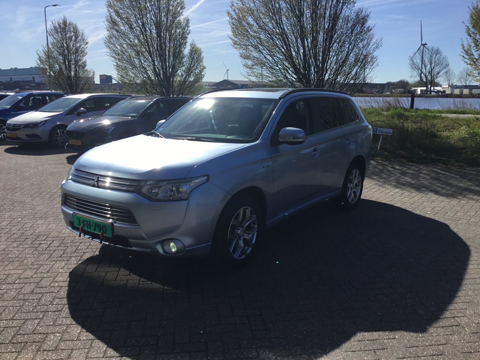 Mitsubishi Outlander 2.0 PHEV Instyle+ 2013 - voorkant