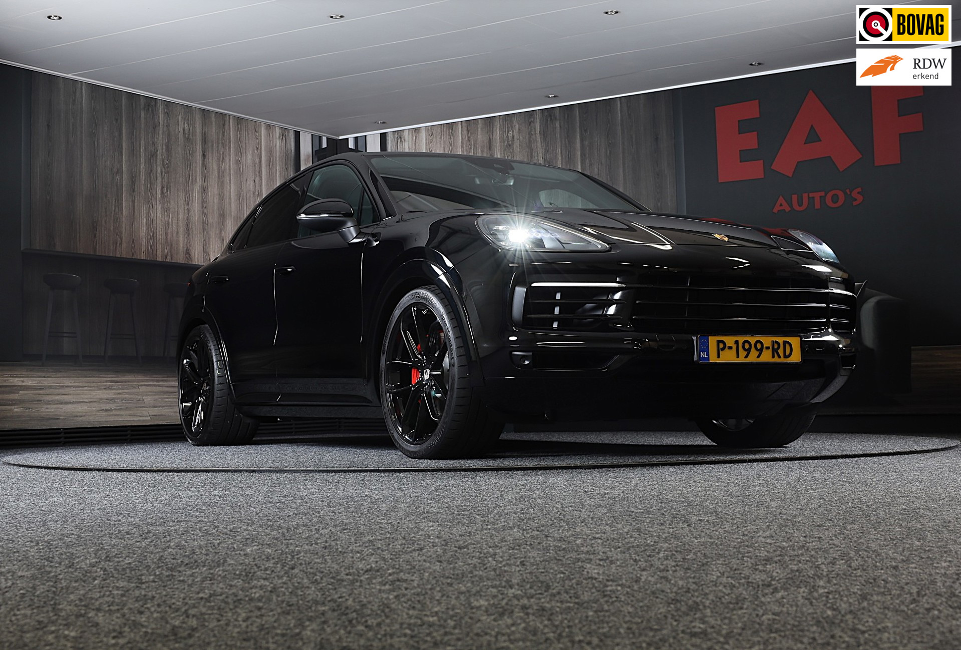 Foto van PORSCHE CAYENNE E-HYBRID