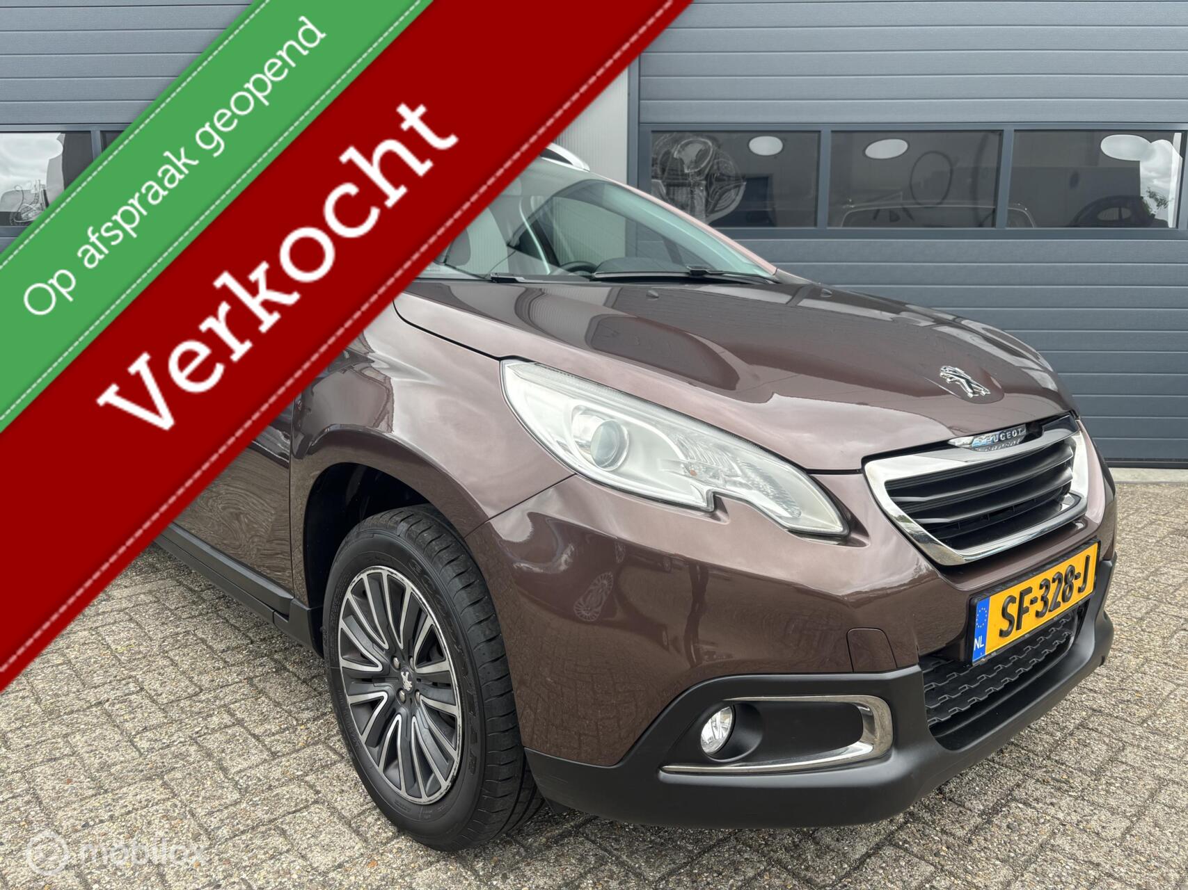 Peugeot 2008 1.6 e-HDi Blue Lease Executive 2014 - voorkant