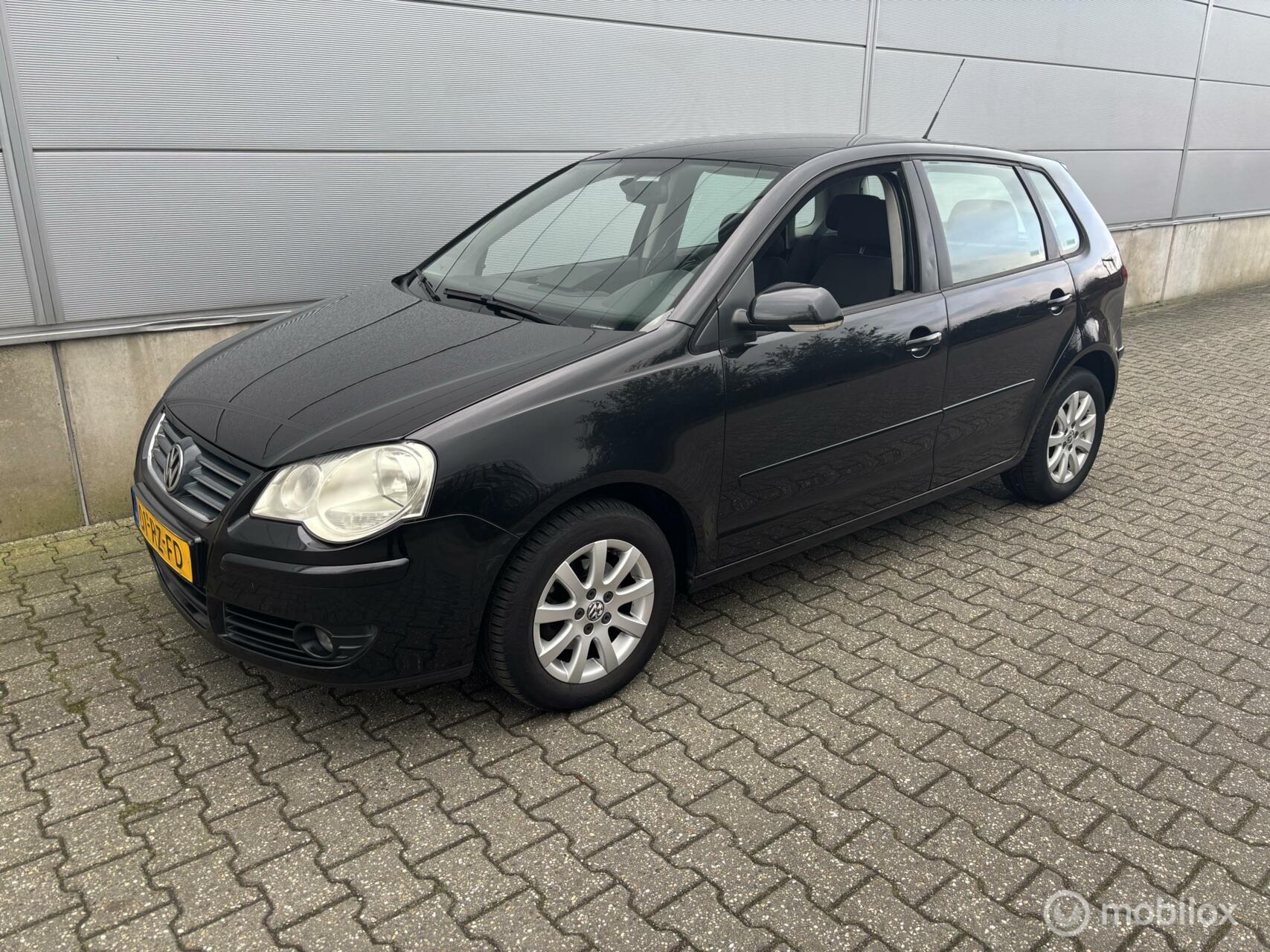 Volkswagen Polo 1.4-16V Sportline/CRUISE/LM VELGEN/ AIRCO /  NETTE AUTO ELECTRISCH PAKKET 2005 - voorkant