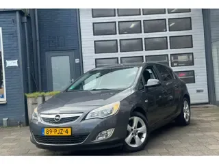 Opel Astra 1.4 Turbo Edition 2011 - voorkant