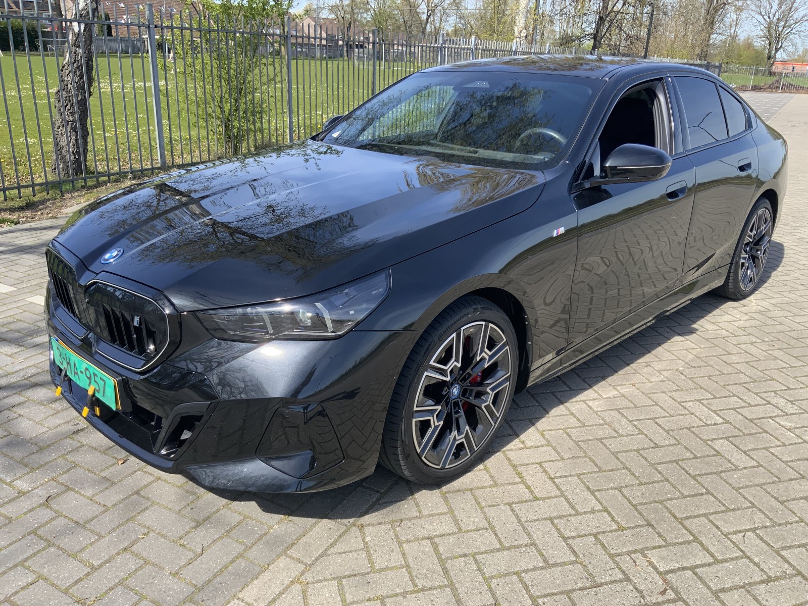 BMW I5 EDrive40 84 kWh M-sport(NL-auto, Harman/Kardon, SfeerV, Stoel V+ K, 360 Camera, Lane Assit, Active Cruise, Etc) 2024 - voorkant