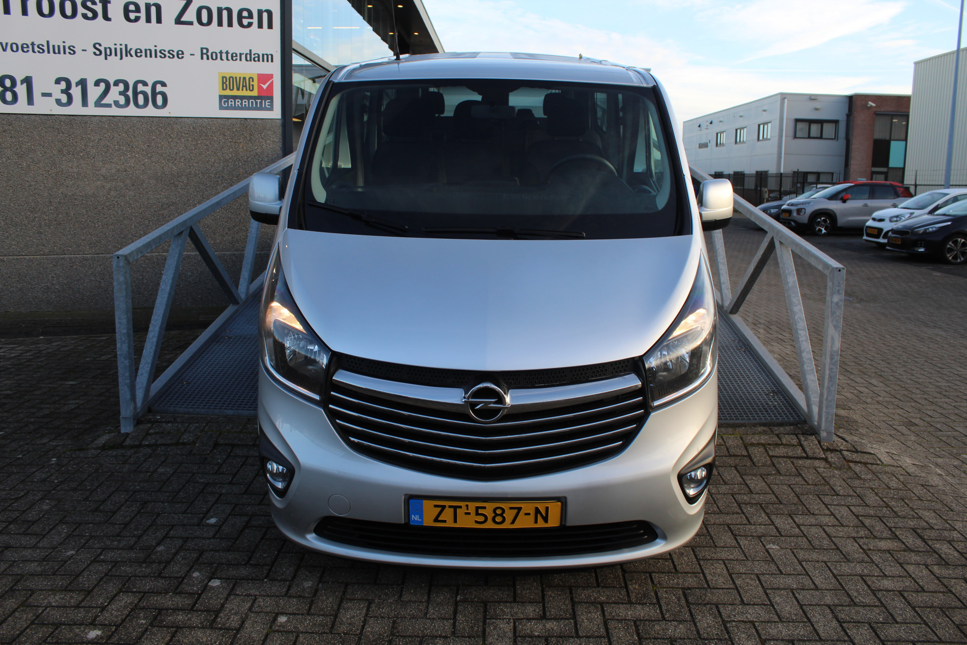 Foto van Opel Vivaro-b
