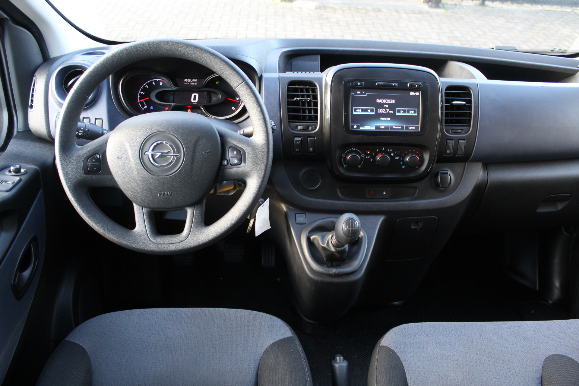 Foto van Opel Vivaro-b