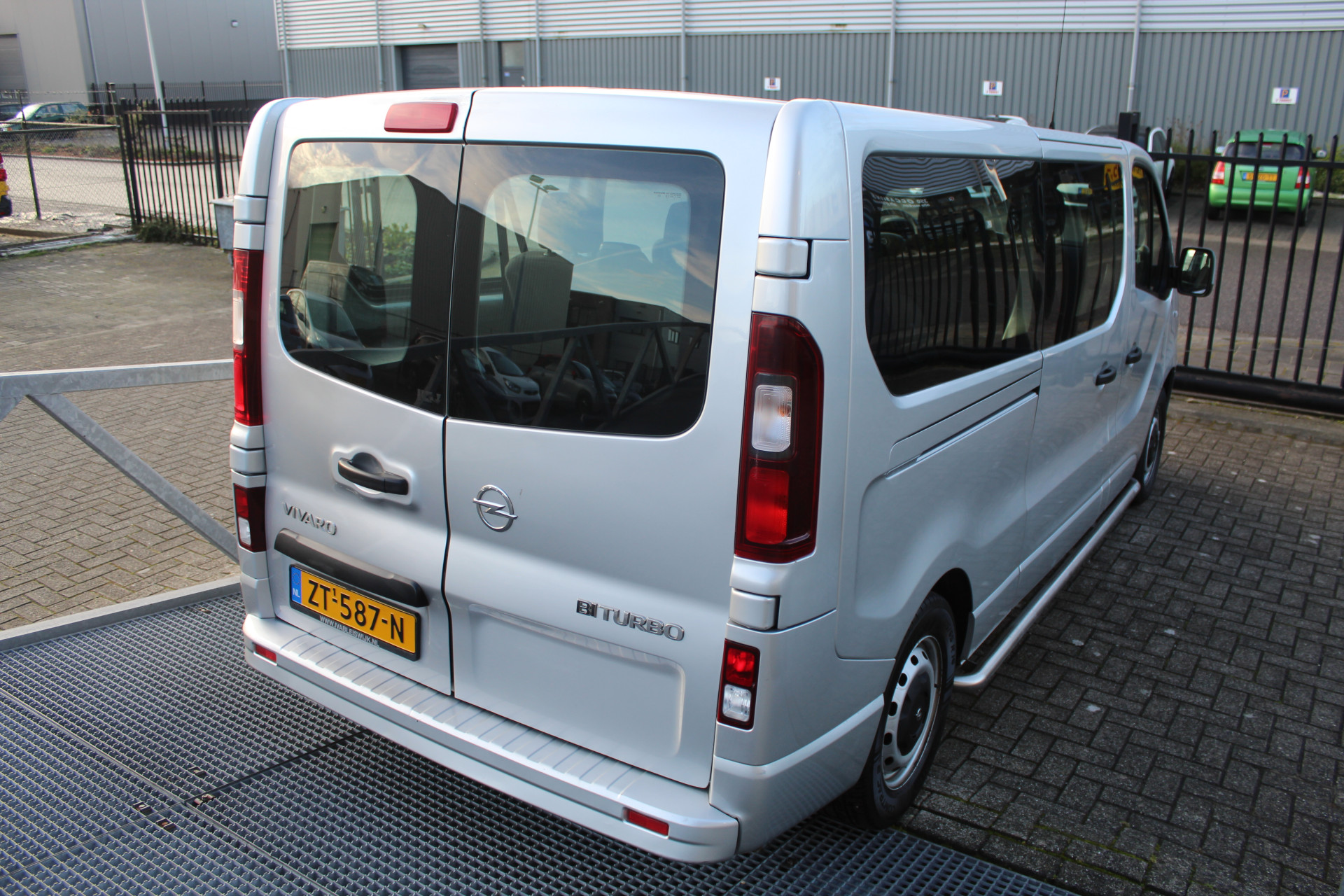 Foto van Opel Vivaro-b