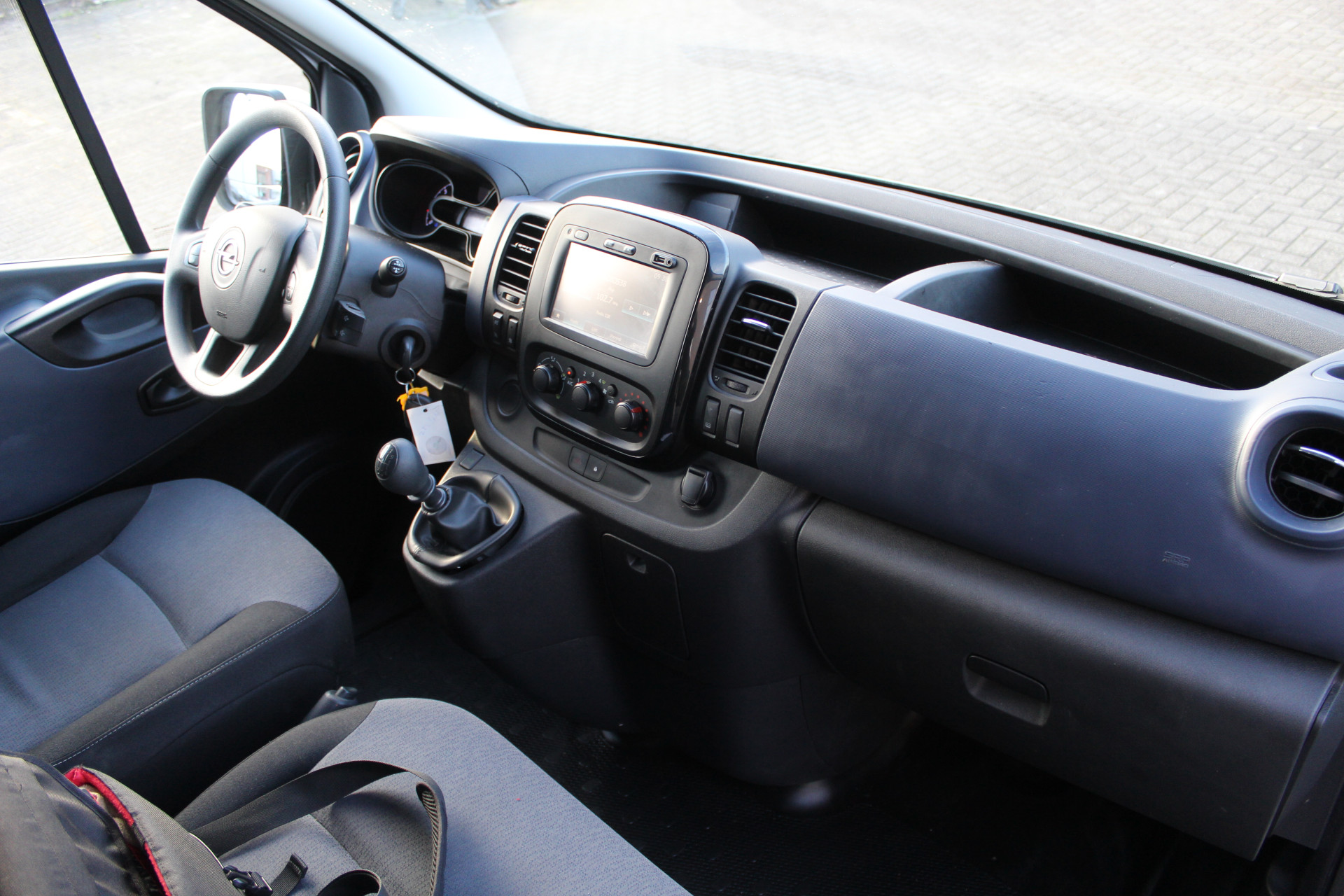 Foto van Opel Vivaro-b