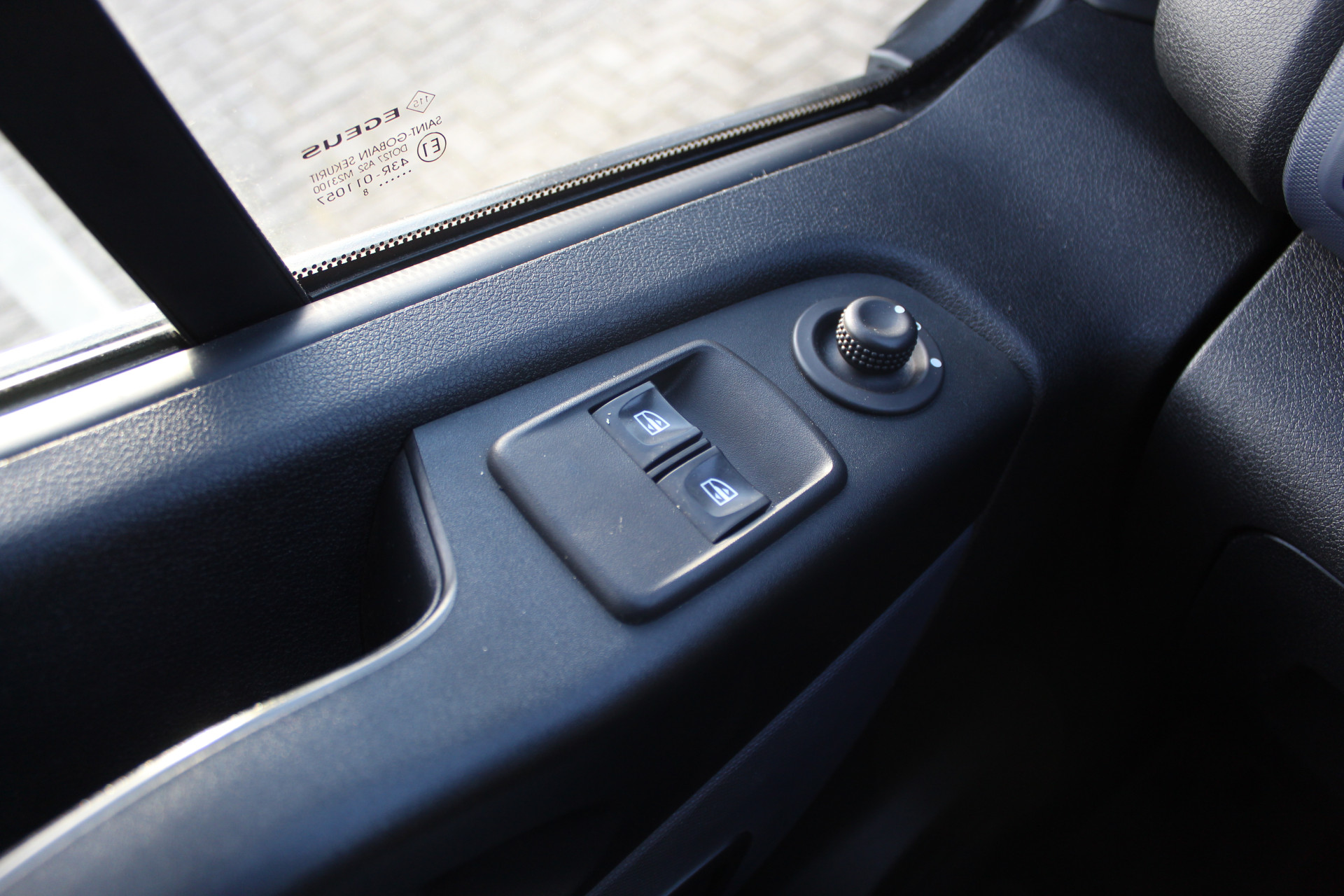 Foto van Opel Vivaro-b