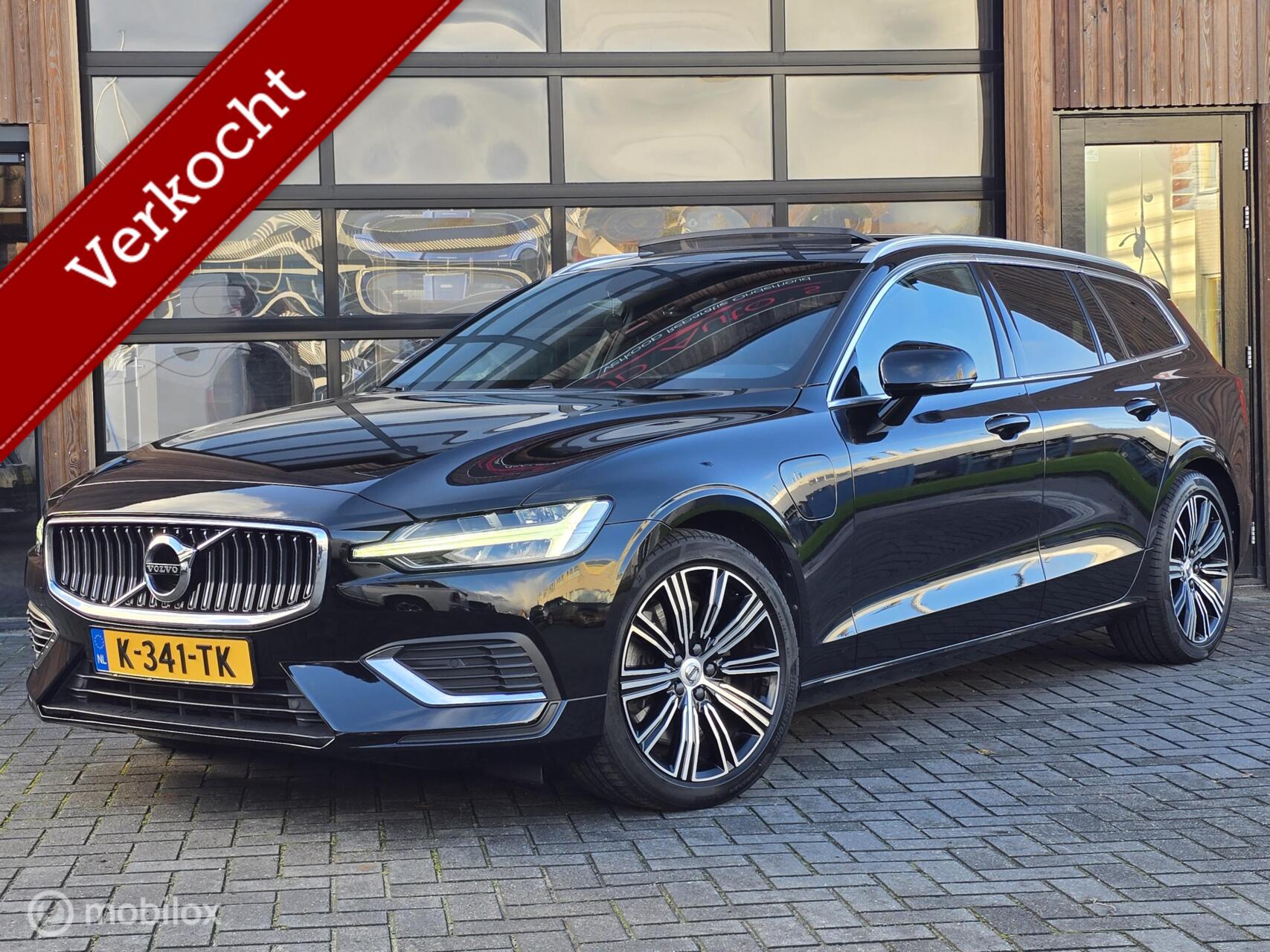 Volvo V60 2.0 T6 RECHARGE AWD PANO LEER ACC TREKHAAK INSCRIPTION 2021 - voorkant