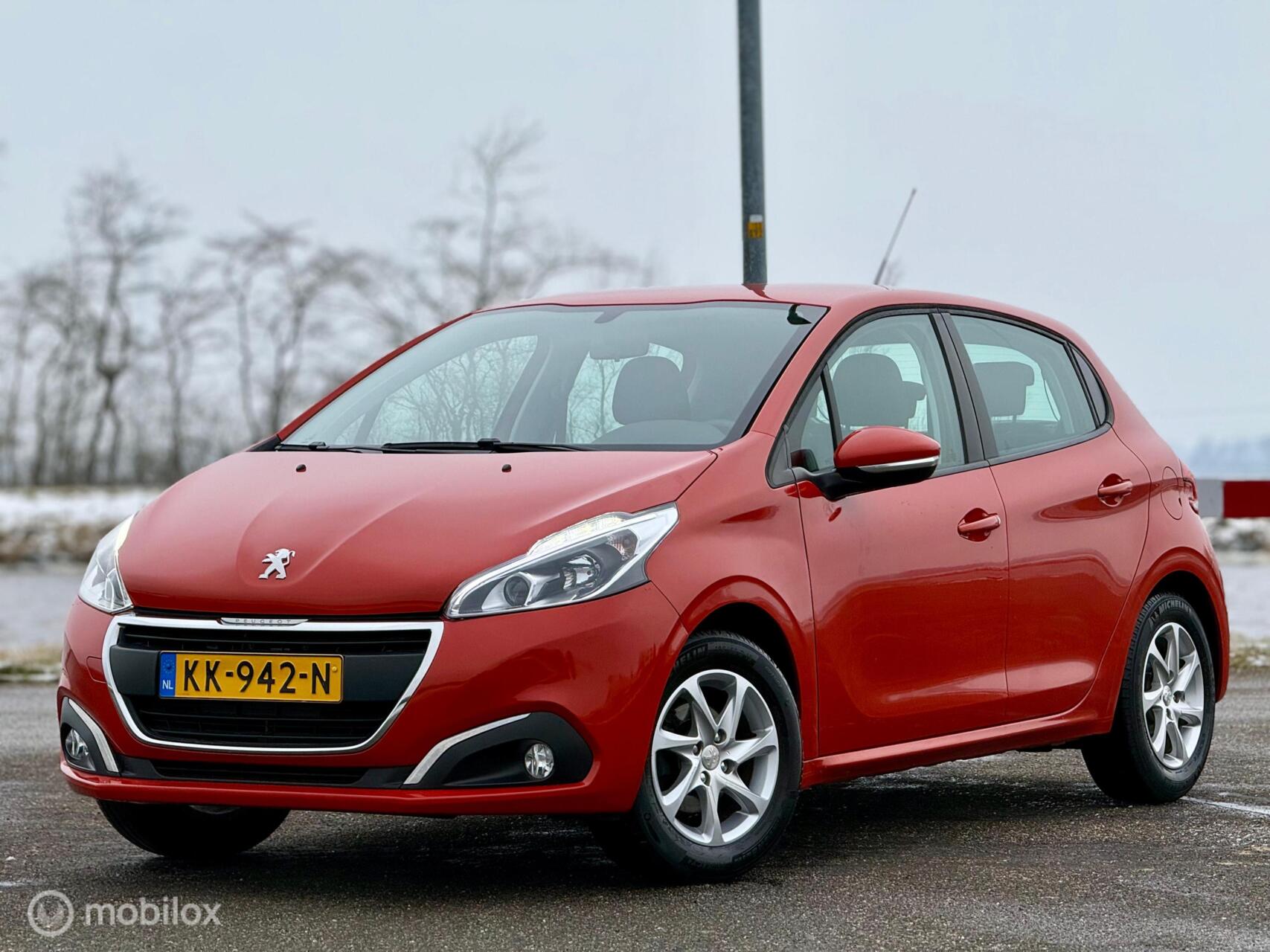 Peugeot 208 1.2 PureTech Blue Lease Premium 2016 - voorkant