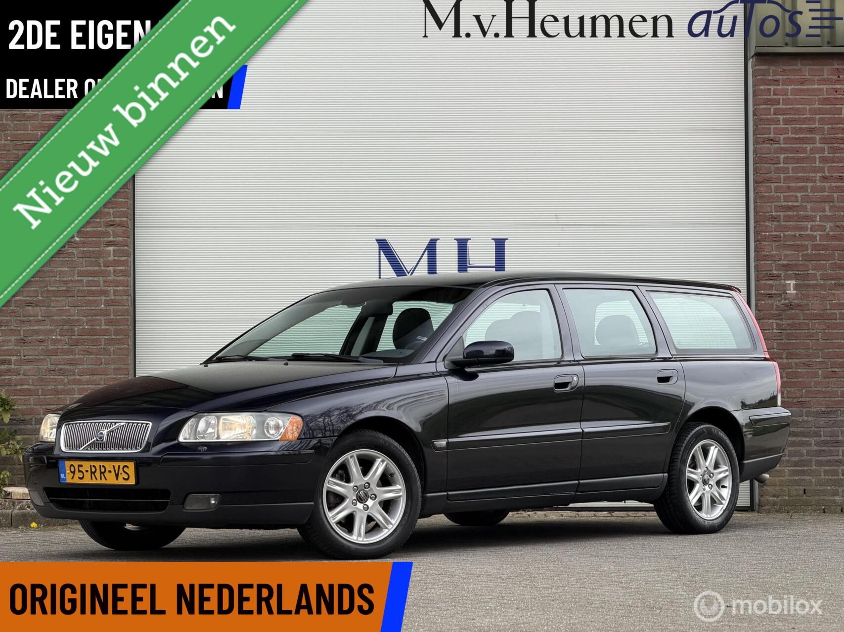 Volvo V70 2.4 Momentum BTW Dealer onderhouden 2De Eigenaar 2005 - voorkant