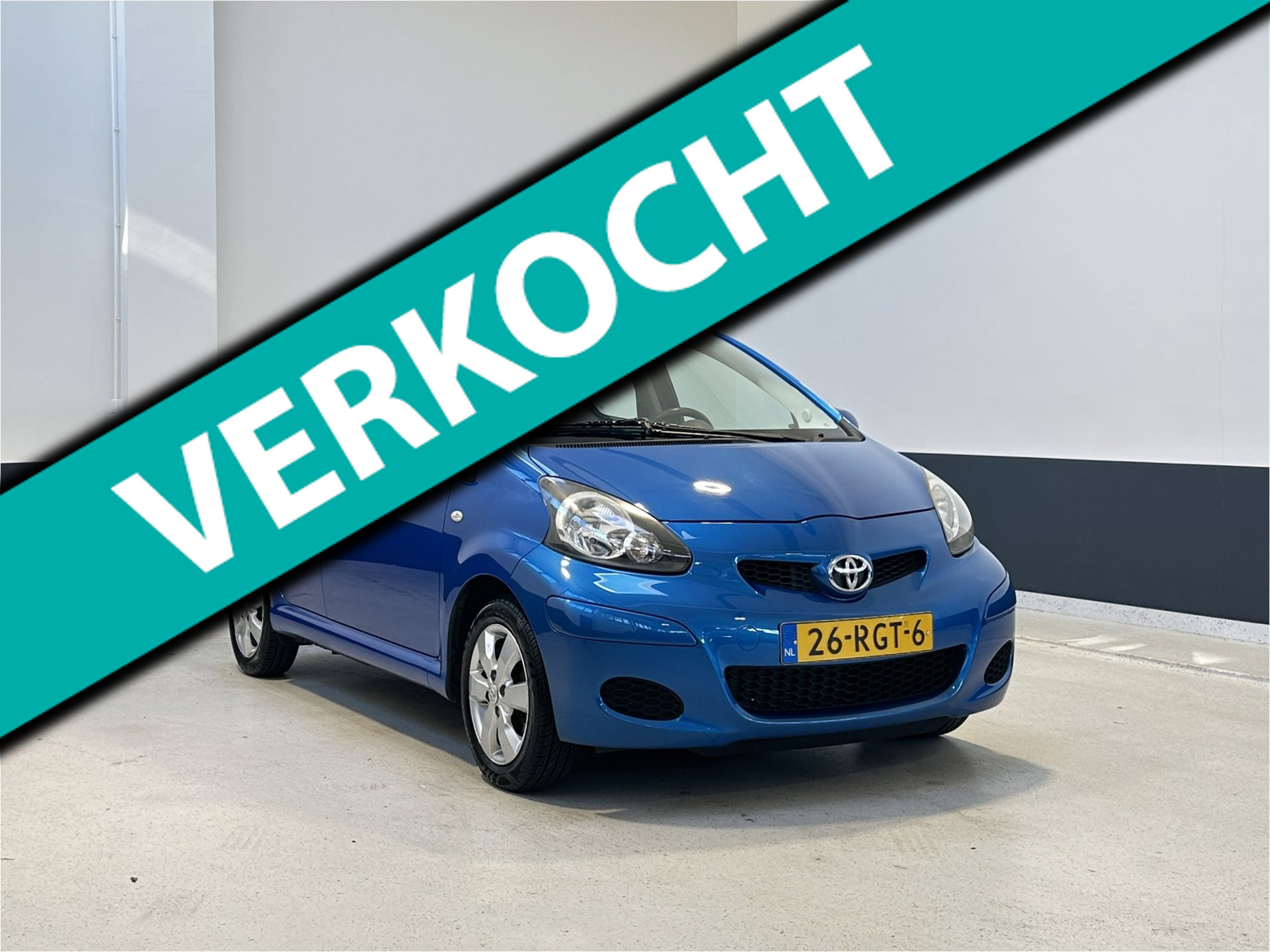 Toyota Toyota Aygo 1.0-12V Comfort | Airco | C.V | Elec Ramen | NL | LM velgen | 2011 - voorkant