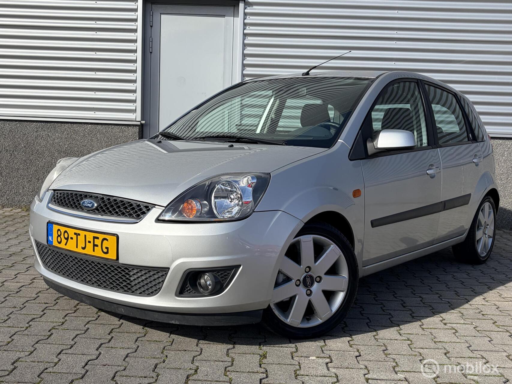 Ford Fiesta 1.6-16V Ghia AUTOMAAT 2006 - voorkant