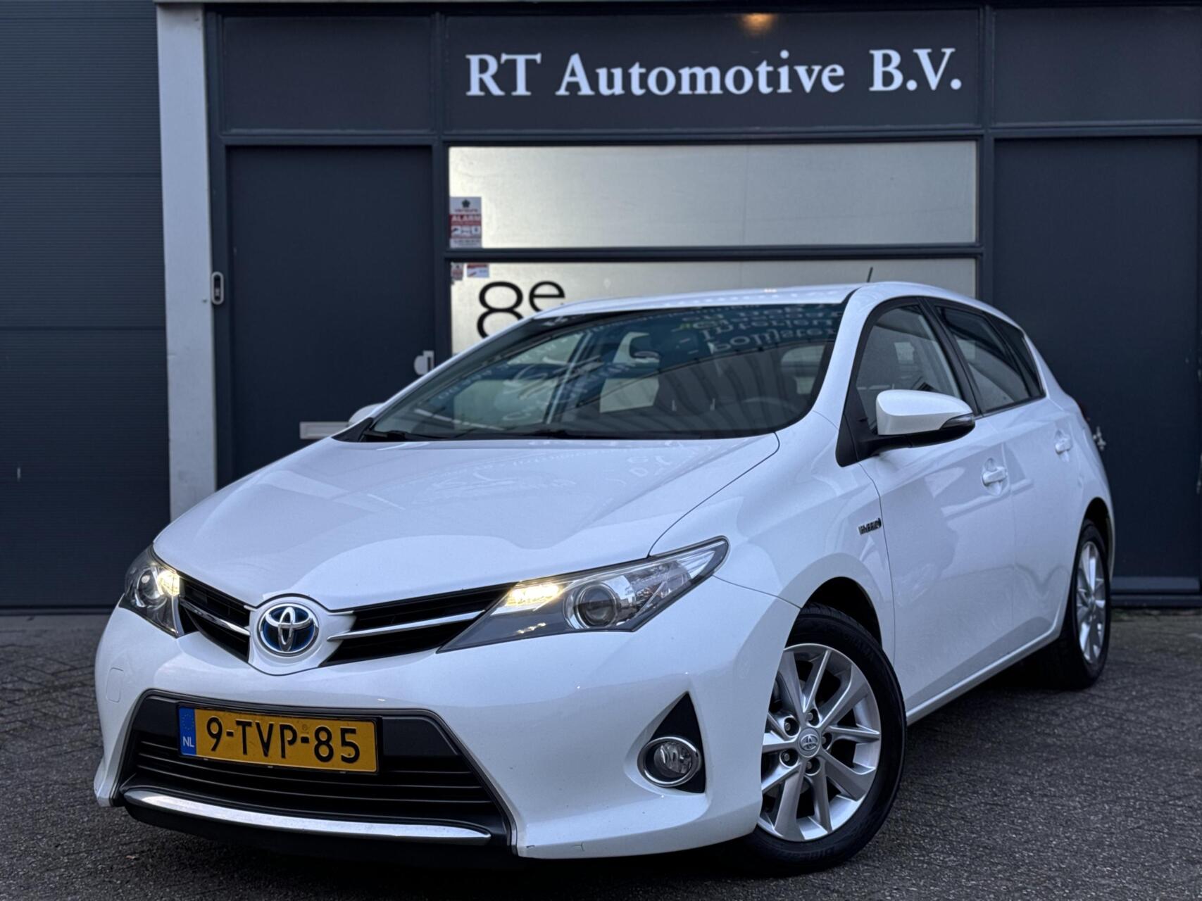 Toyota Toyota Auris 1.8 Hybrid Dynamic Navi / Camera Dealer OH 2014 - voorkant