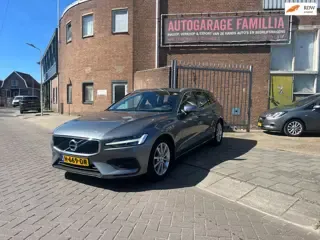 Volvo V60 2.0 T4 Momentum Pro 2020 - voorkant