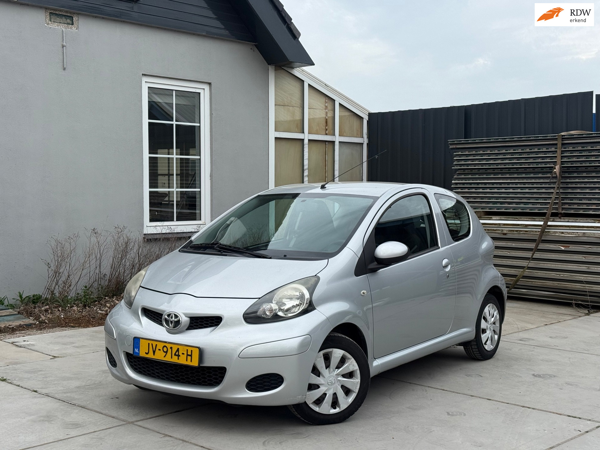 Toyota Toyota Aygo 1.0-12V Access | Nieuwe APK | Airco | El. Ramen | Rijklaar! 2010 - voorkant