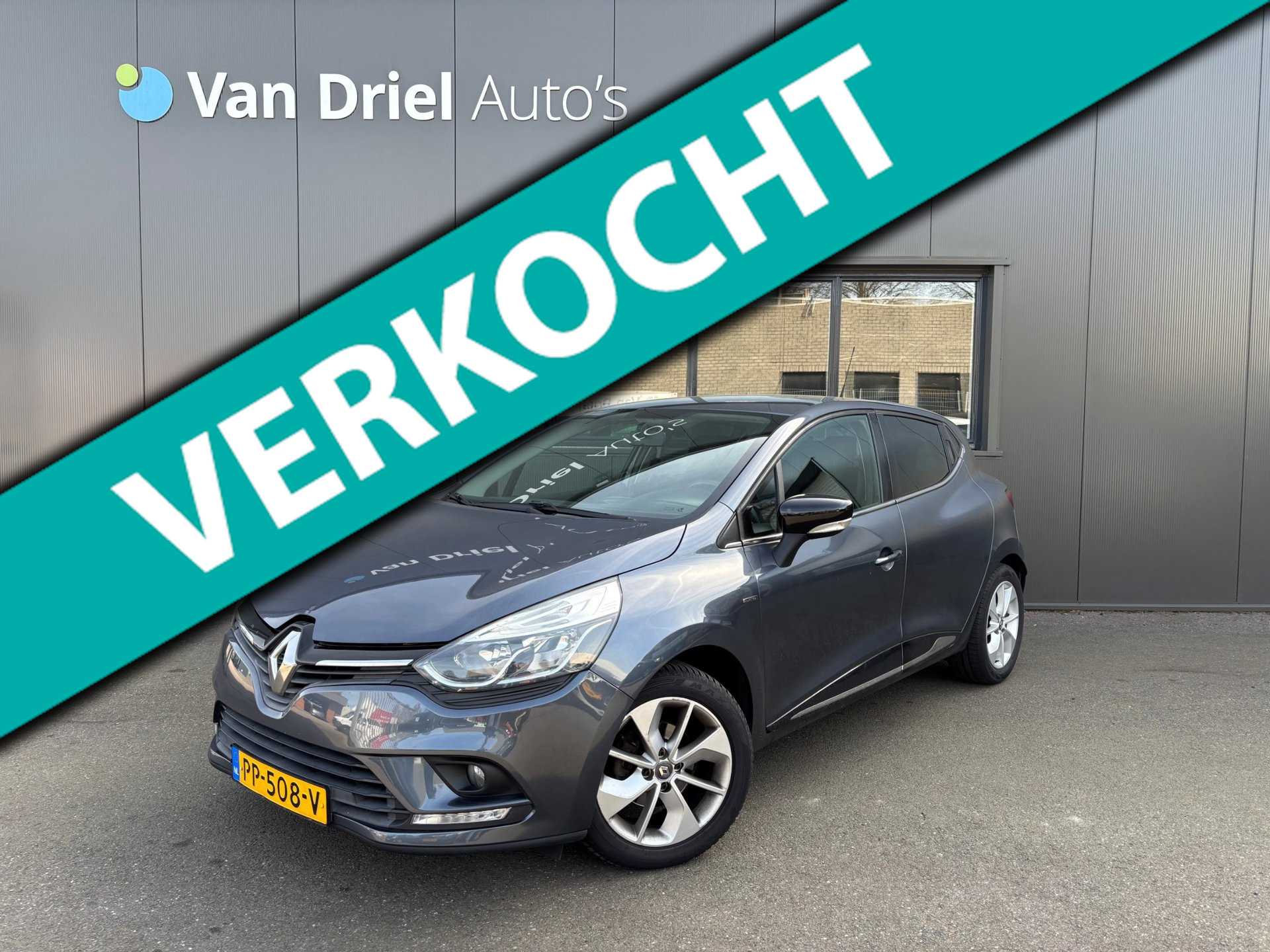Renault Clio TCe 90 Limited / Navigatie / Parkeersensoren achter! 2017 - voorkant