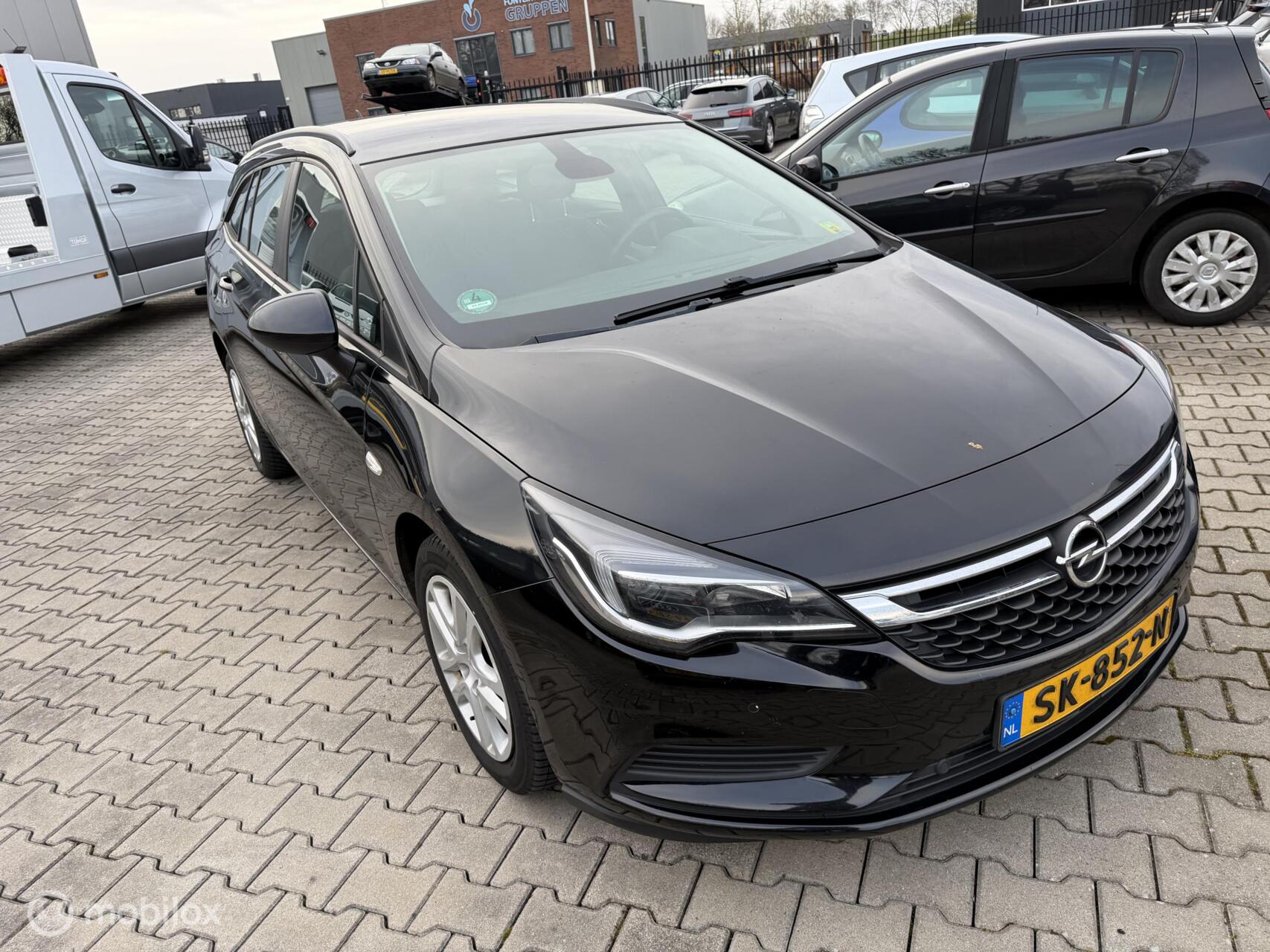 Opel Astra Sports Tourer 1.6 CDTI Business+ 2016 - voorkant