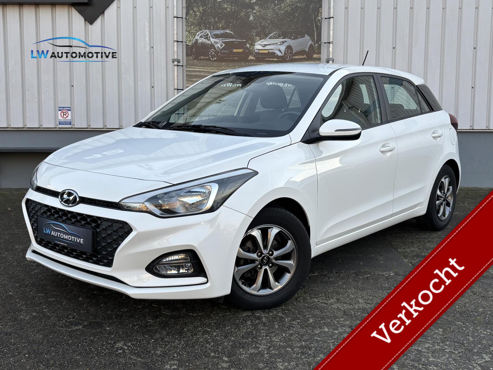 Hyundai I20 1.2 HP 84pk Comfort | Carplay | Camera | Trekhaak | Stoel+stuurverwarming 2019 - voorkant