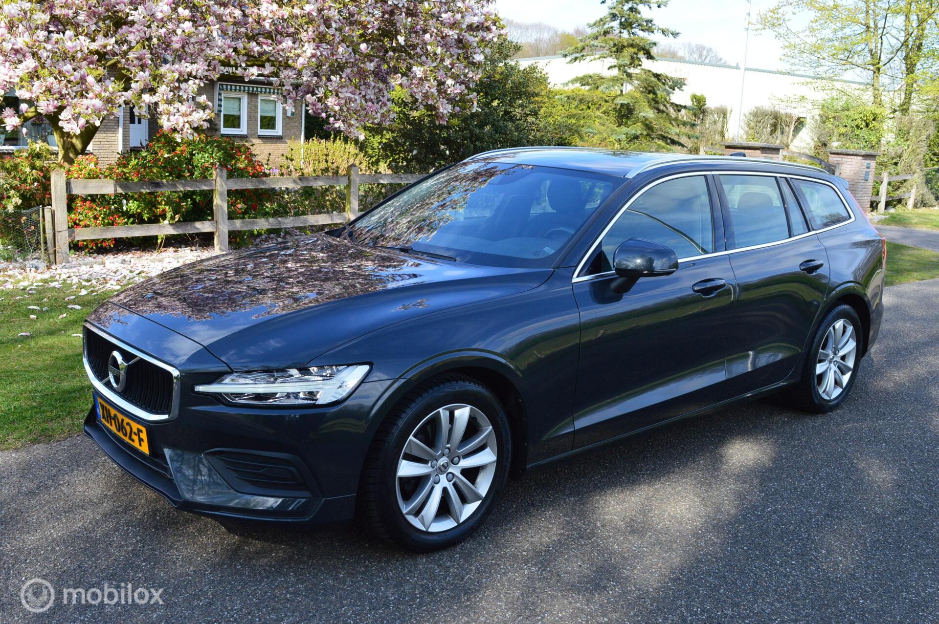 Volvo V60 2.0 D4 Momentum 2019 virtual BTW INCL 2019 - voorkant