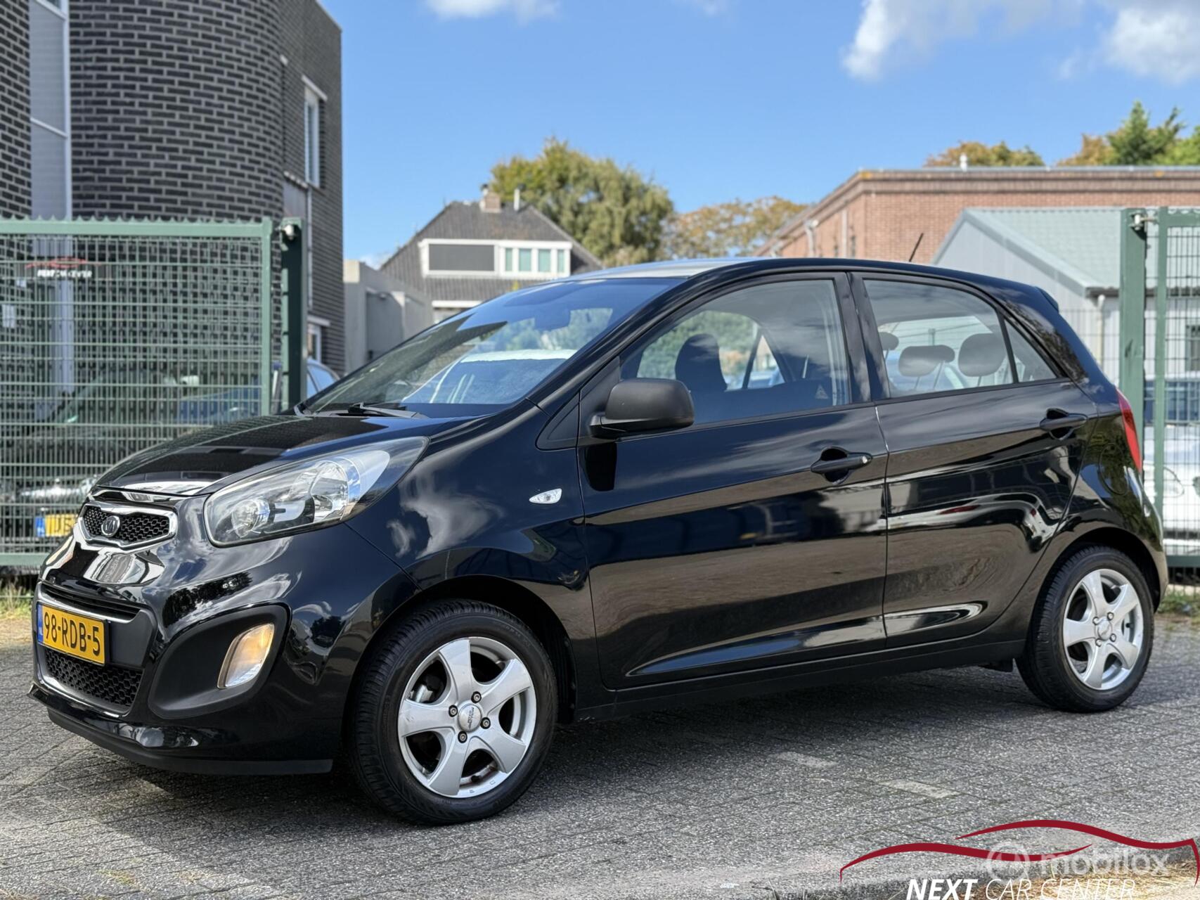 Kia Picanto 1.2 CVVT Airco lage km. 2011 - voorkant