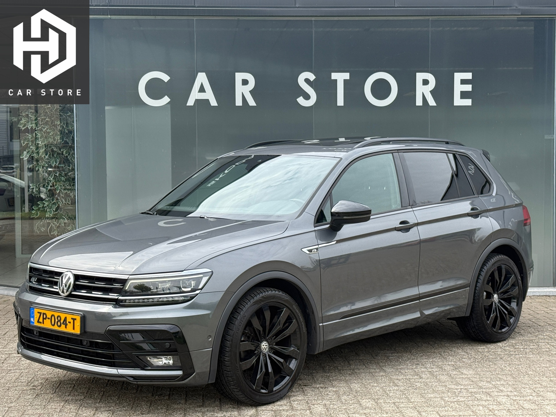 Volkswagen Tiguan 1.5 TSI 150PK DSG Highline R-Line Pano|LED|ACC 2019 - voorkant